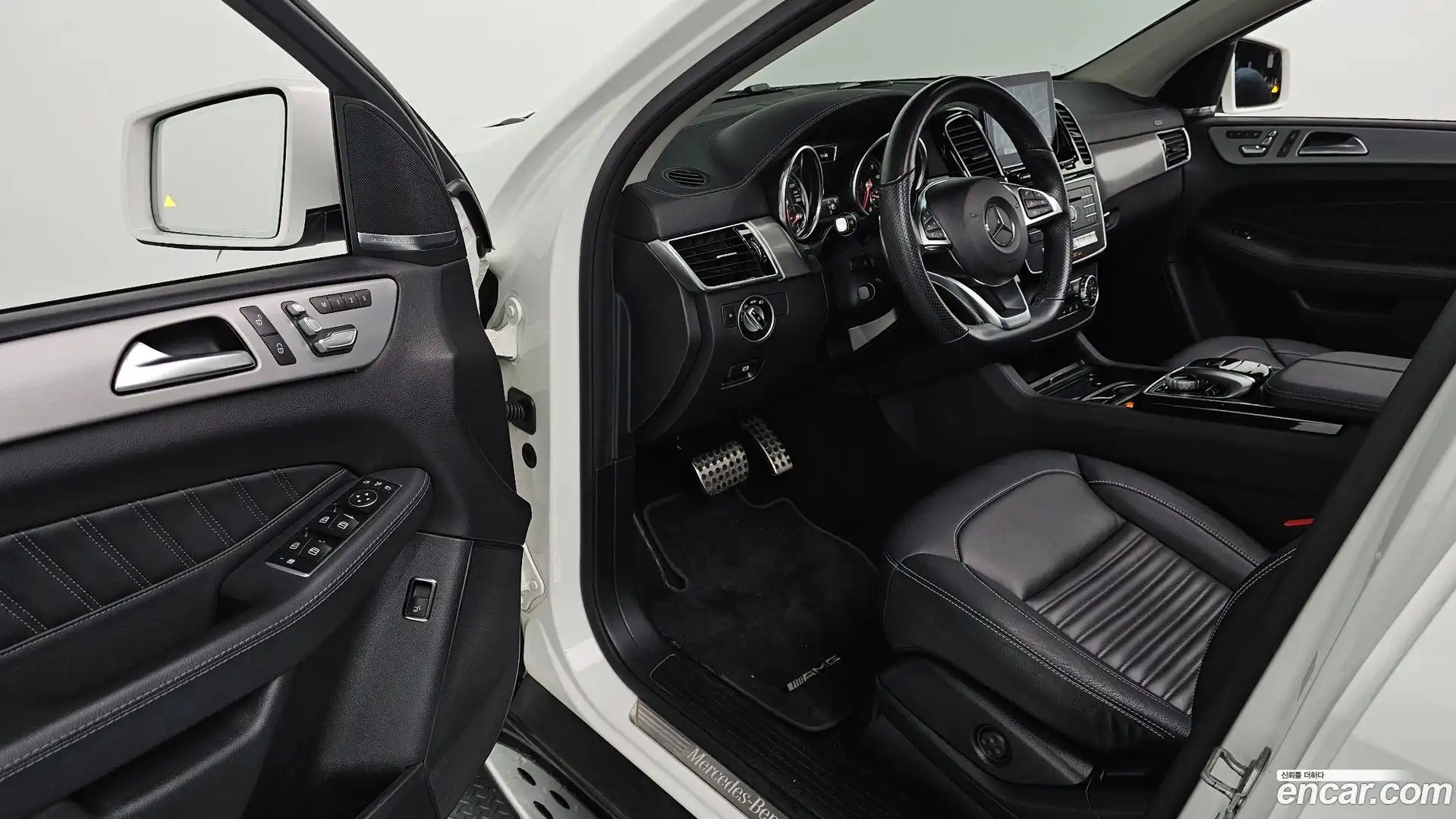GLE-Class Mercedes-Benz 2017.1-INNER-010