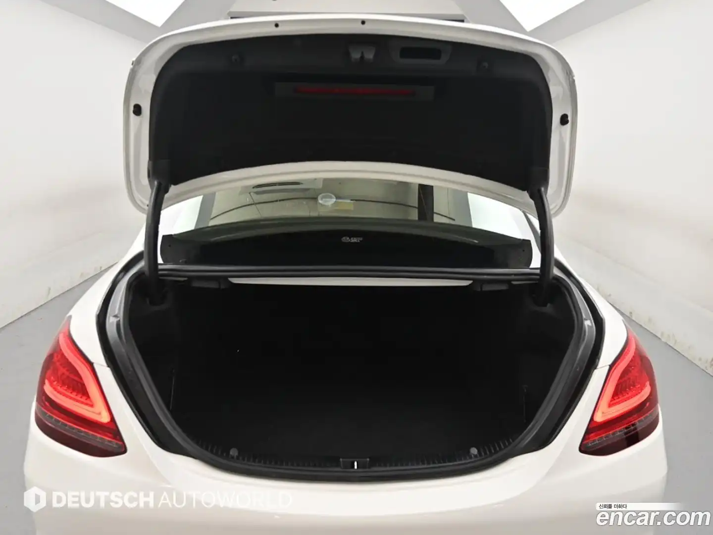 C-Class Mercedes-Benz 2020.5-OPTION-024