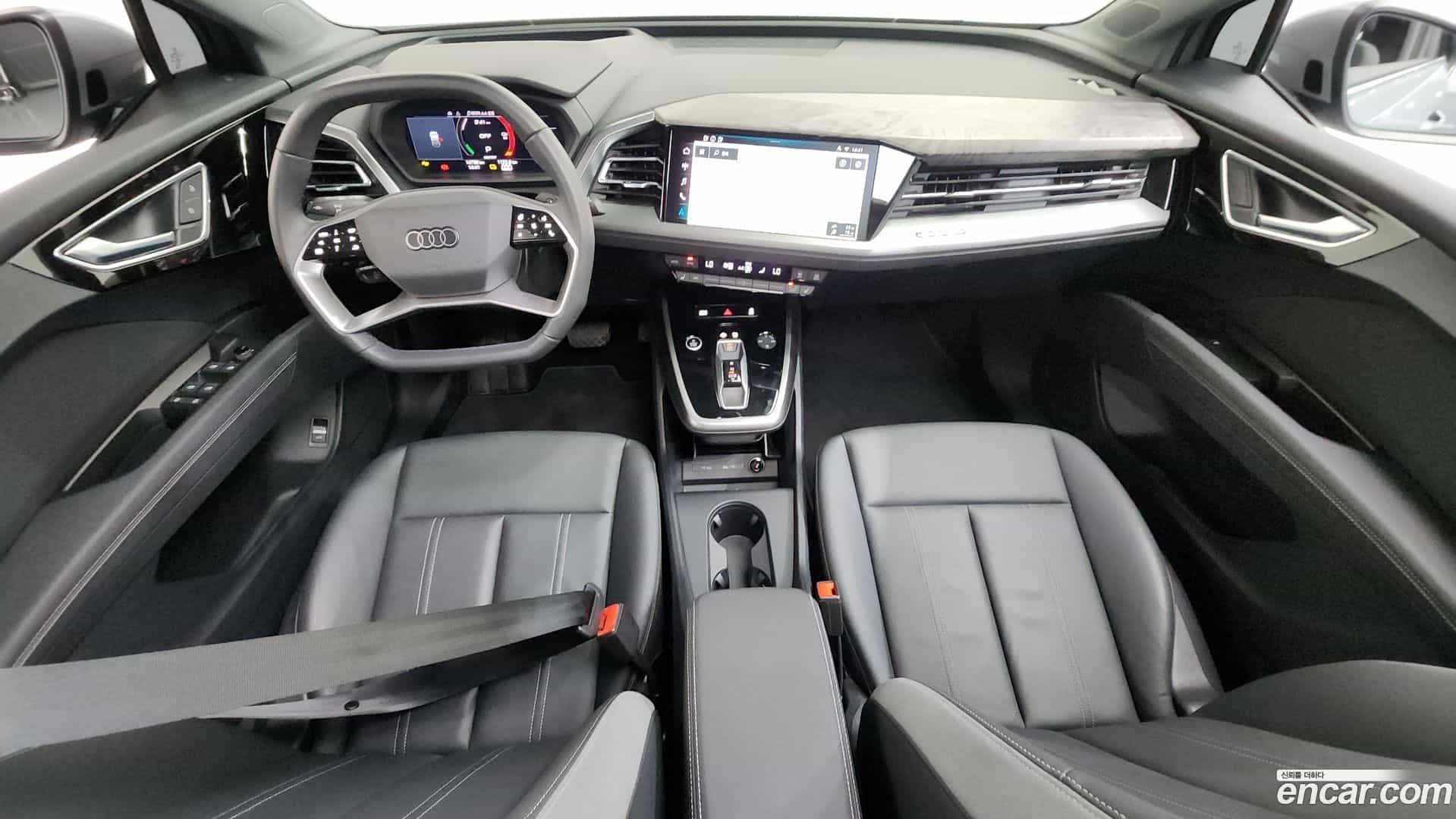 Q4 e-tron Audi 2025.7-INNER-007