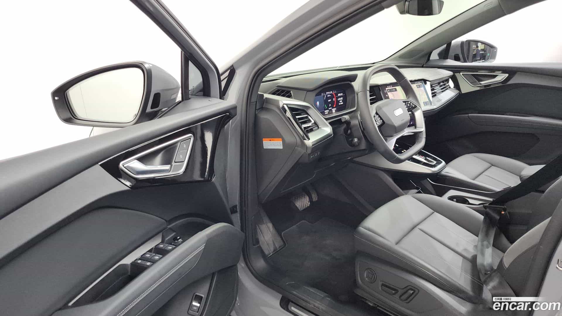 Q4 e-tron Audi 2025.7-INNER-010