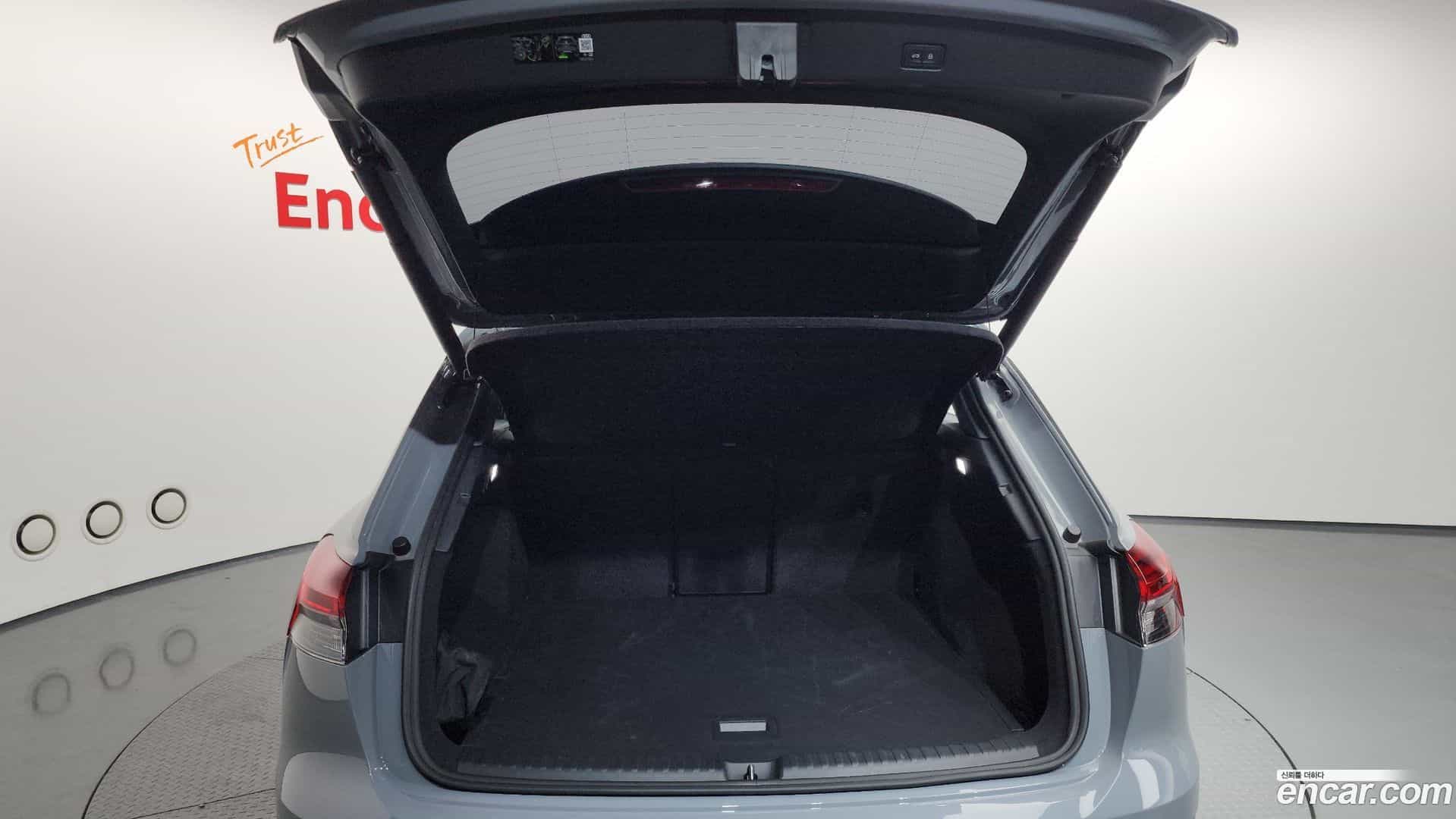 Q4 e-tron Audi 2025.7-OPTION-023