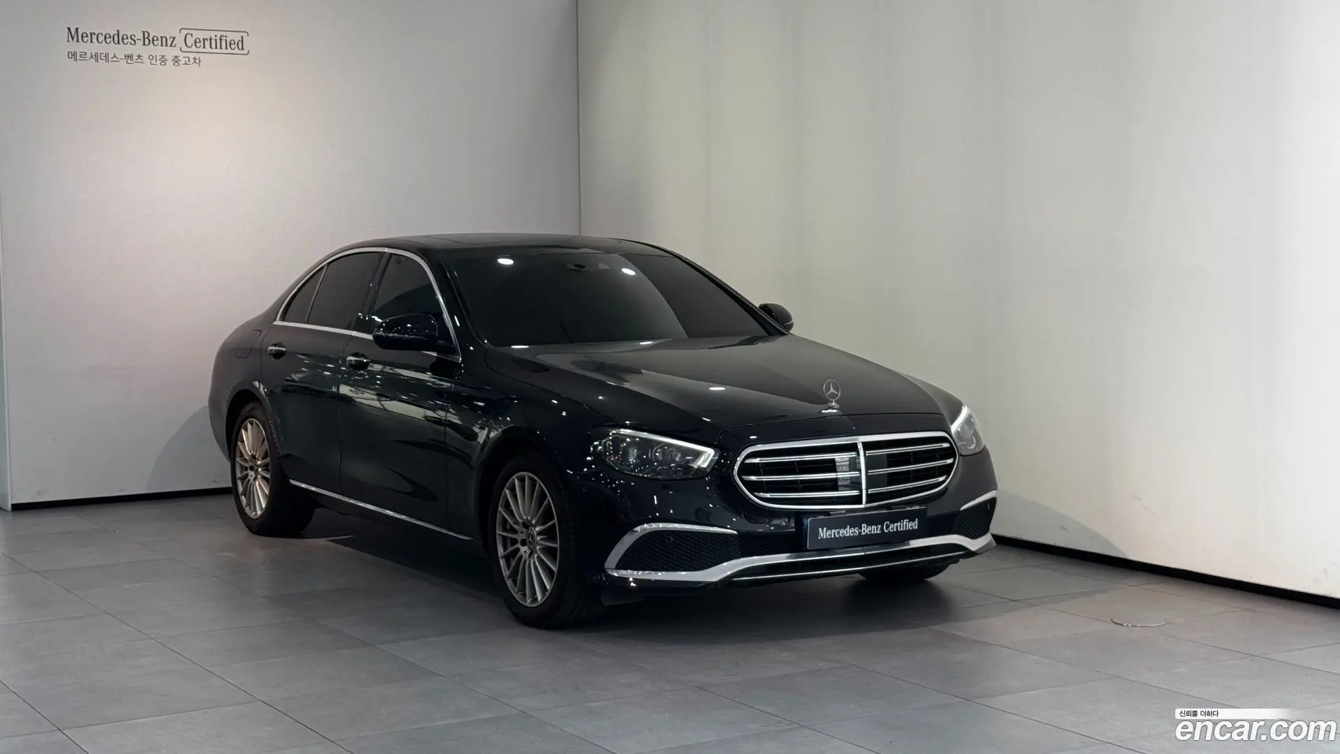 Main__Slider__Photo:E-Class Mercedes-Benz 2021.11-0