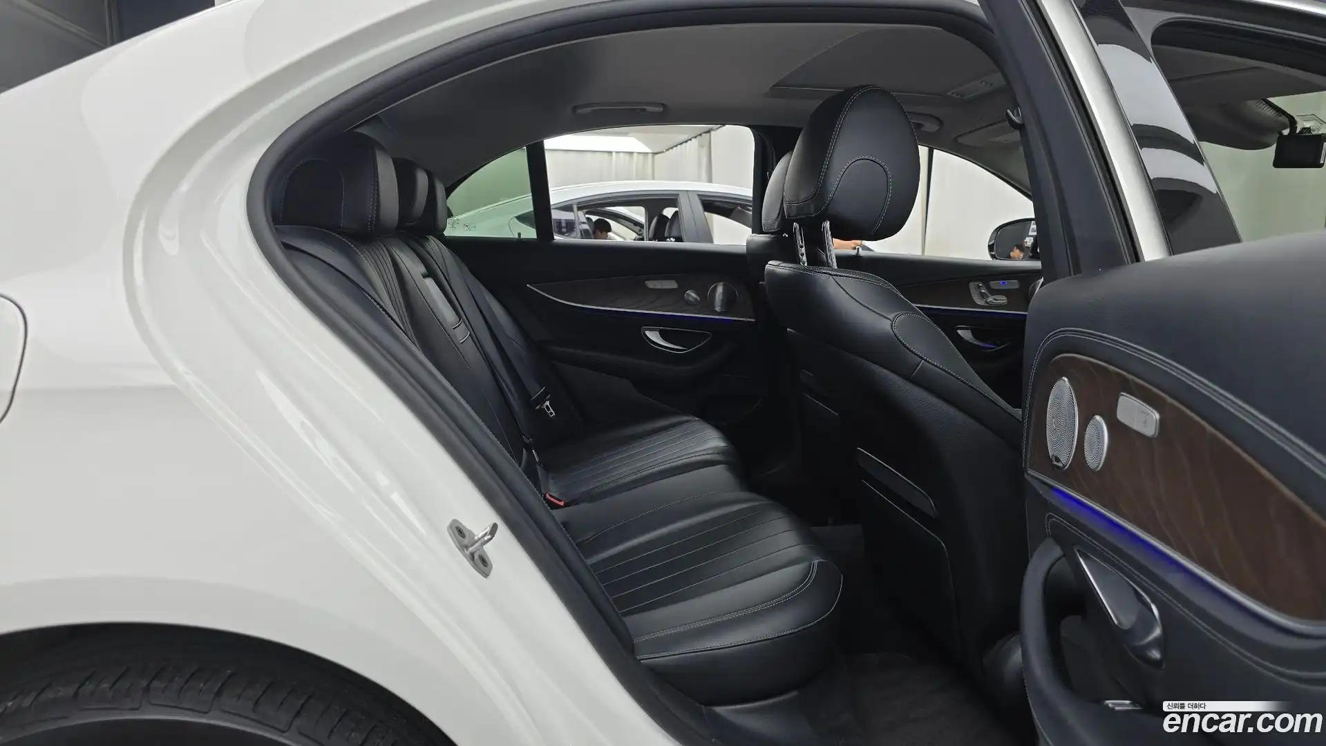 E-Class Mercedes-Benz 2018.9-OPTION-016