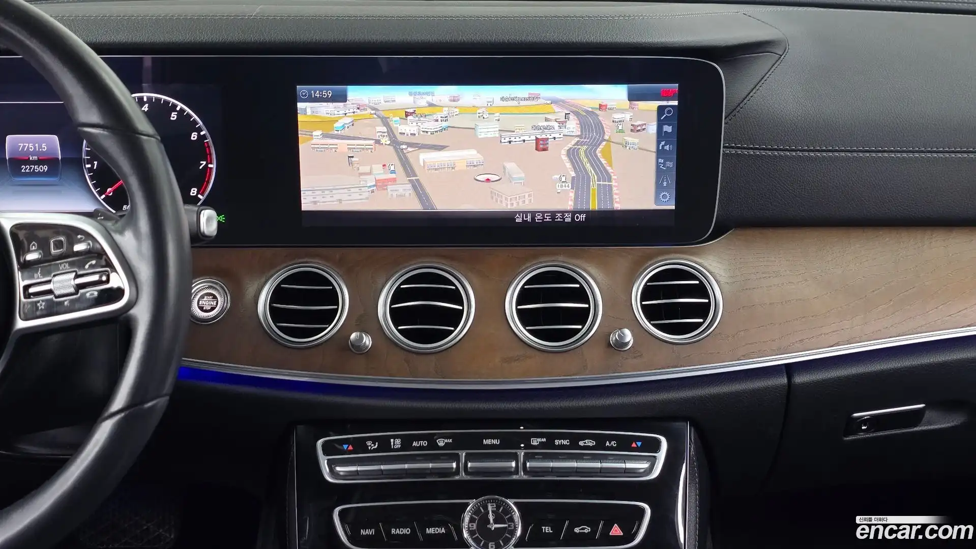 E-Class Mercedes-Benz 2018.9-OPTION-018