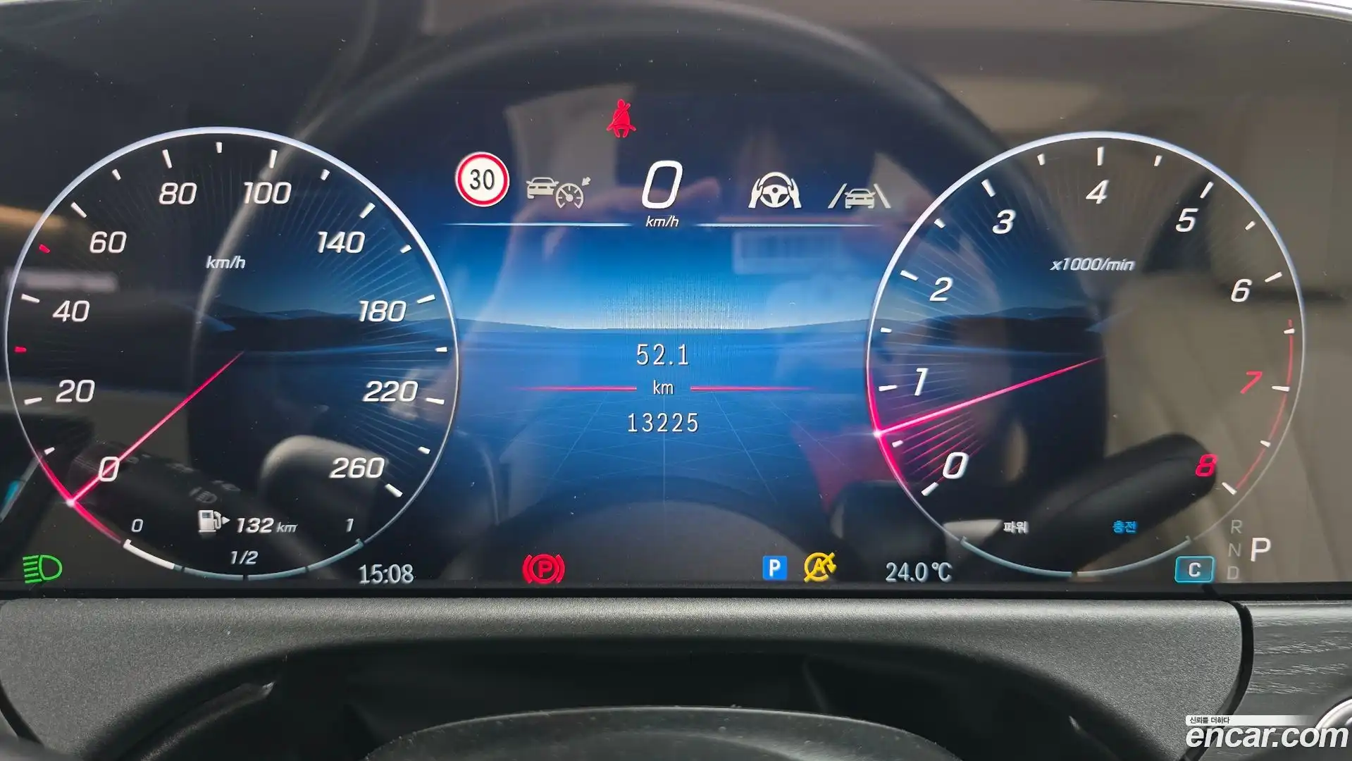 E-Class Mercedes-Benz 2025.7-INNER-008