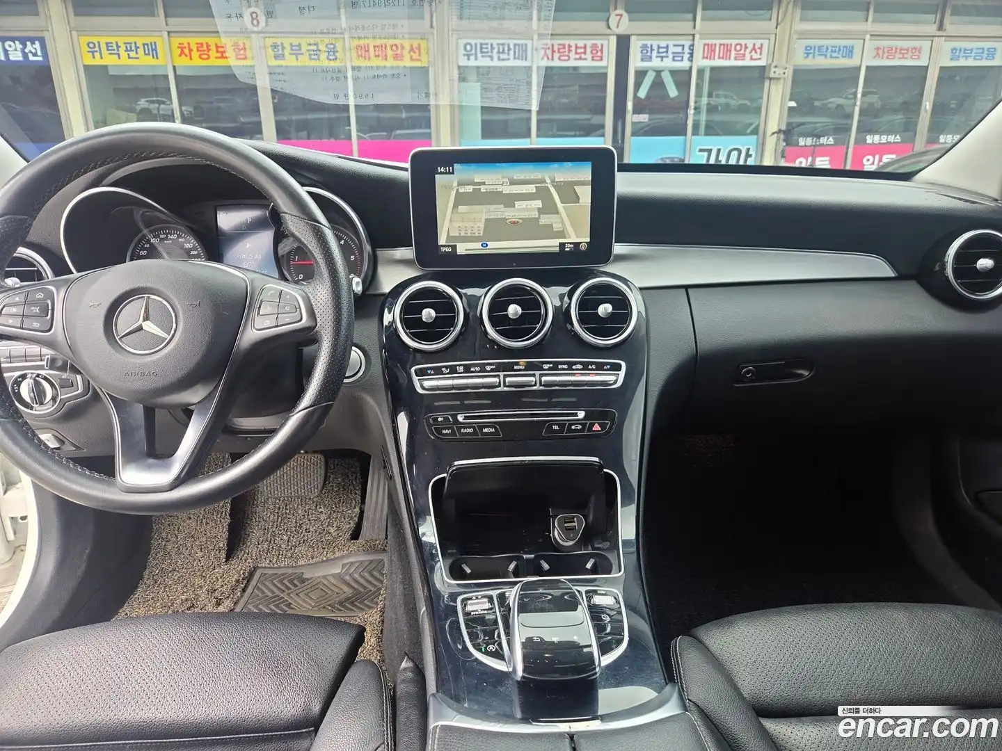 C-Class Mercedes-Benz 2017.1-INNER-008