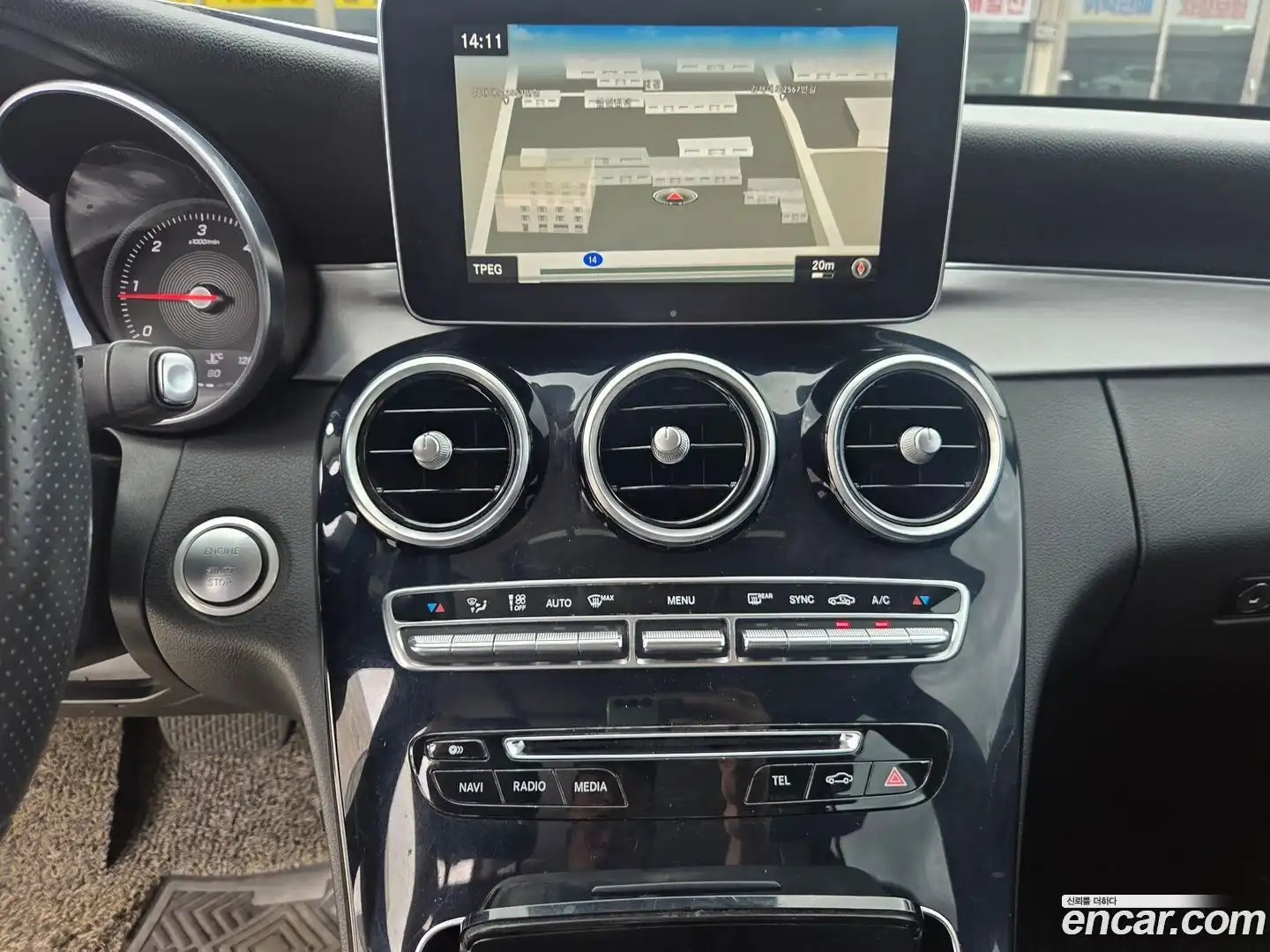 C-Class Mercedes-Benz 2017.1-INNER-010
