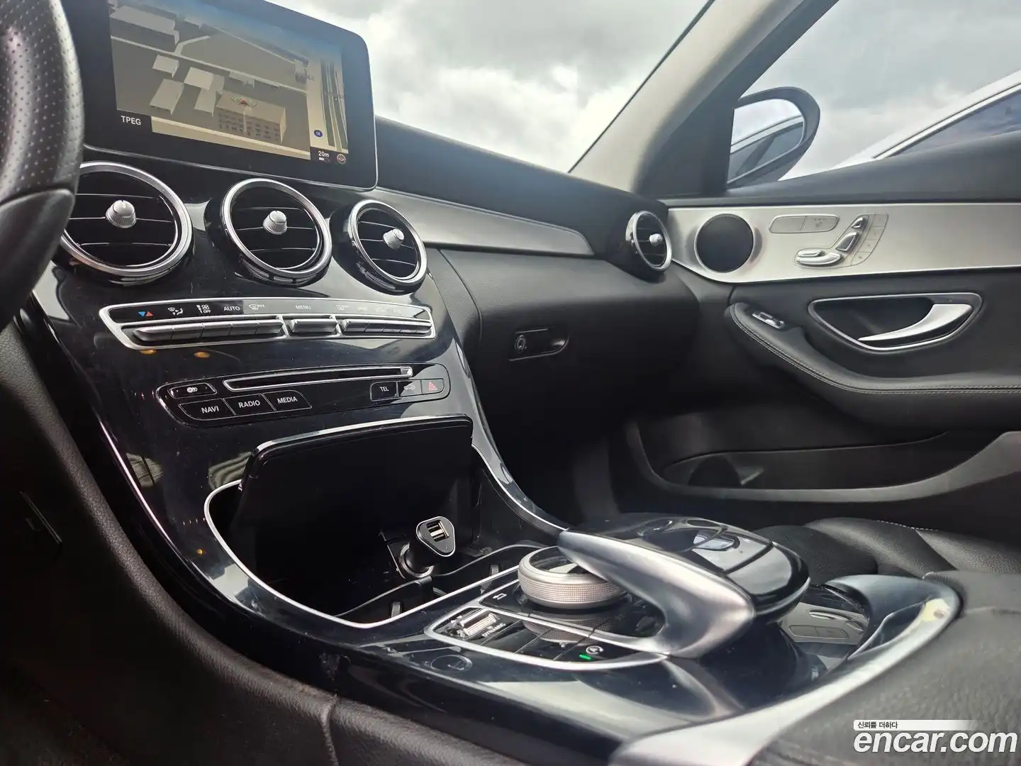 C-Class Mercedes-Benz 2017.1-OPTION-020