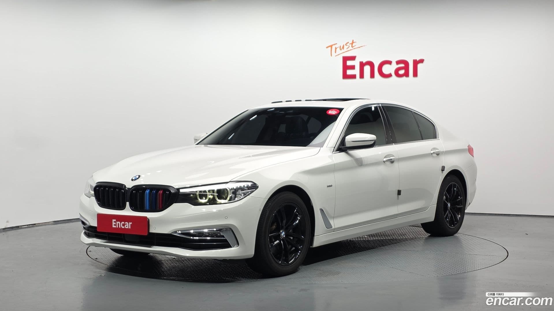 Main__Slider__Photo:5-Series BMW 2018.6-0