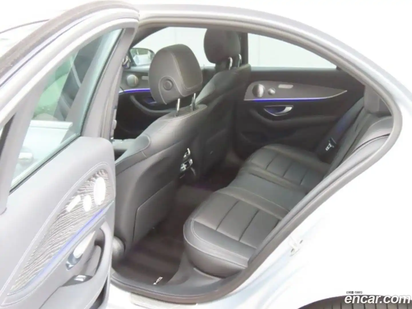 E-Class Mercedes-Benz 2020.11-OPTION-015