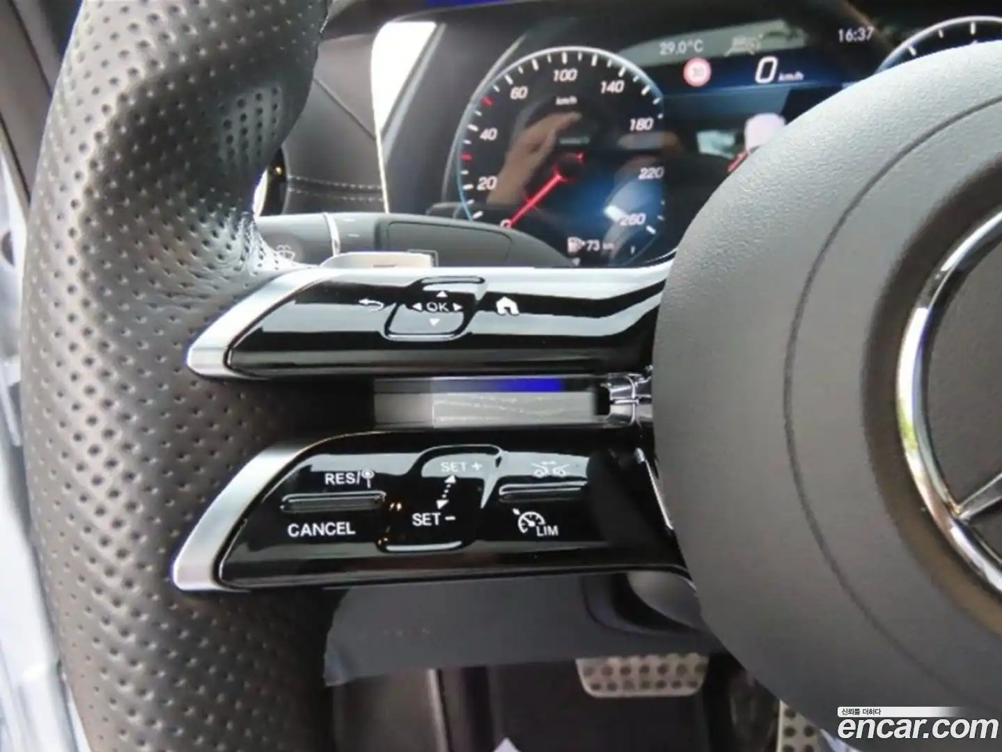 E-Class Mercedes-Benz 2020.11-OPTION-017