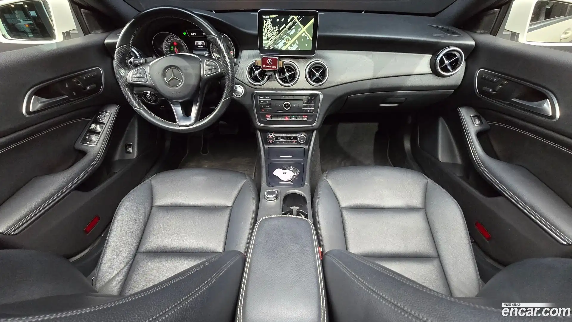 CLA-Class Mercedes-Benz 2015.4-INNER-007