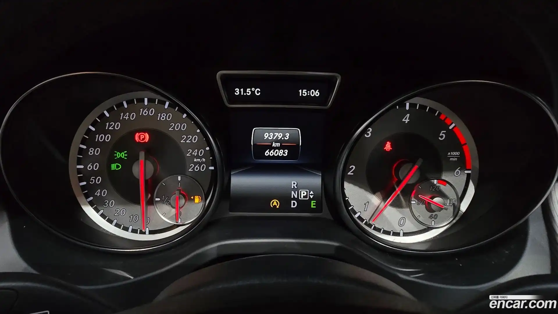 CLA-Class Mercedes-Benz 2015.4-INNER-008