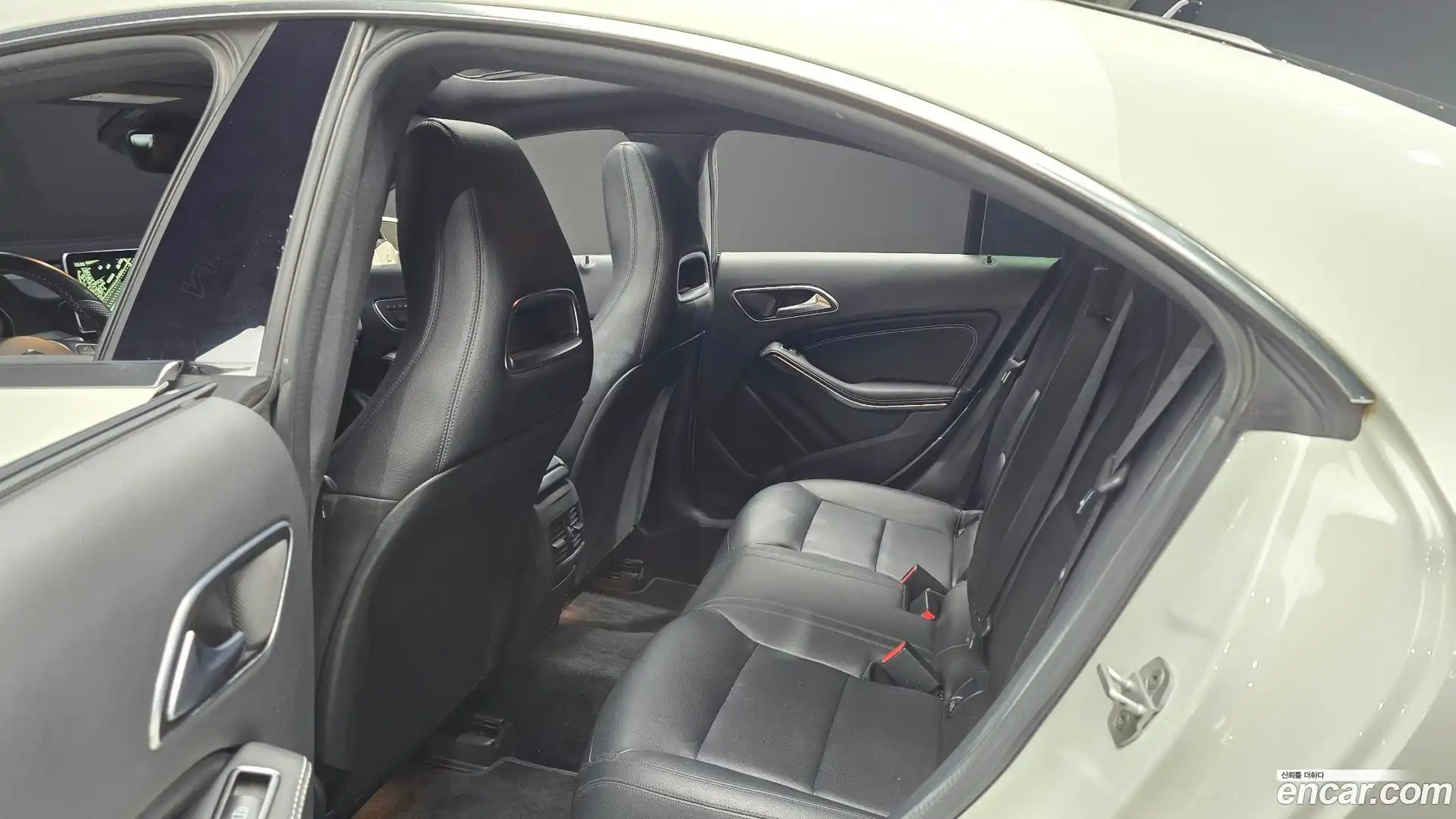 CLA-Class Mercedes-Benz 2015.4-OPTION-015