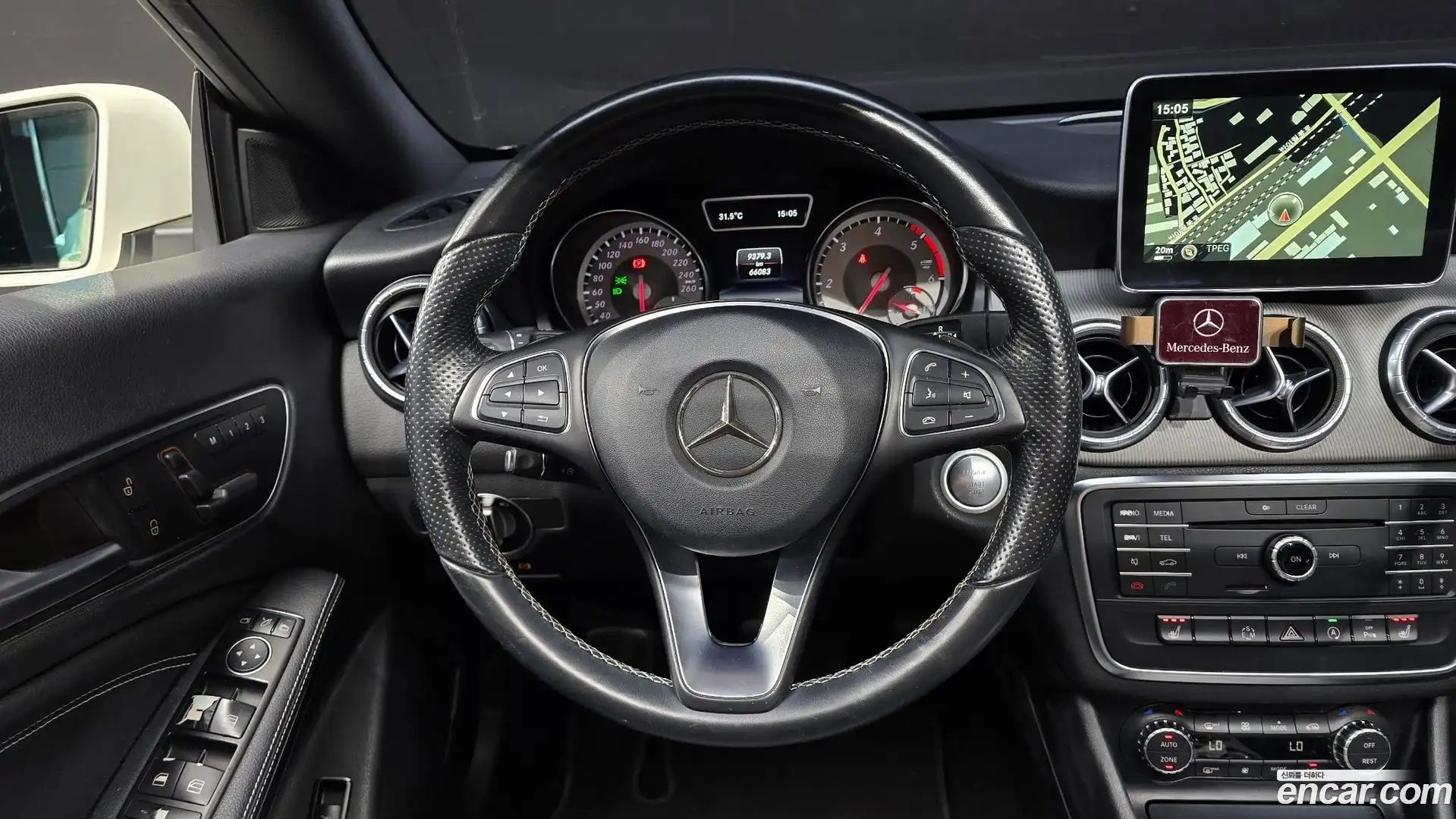 CLA-Class Mercedes-Benz 2015.4-OPTION-016