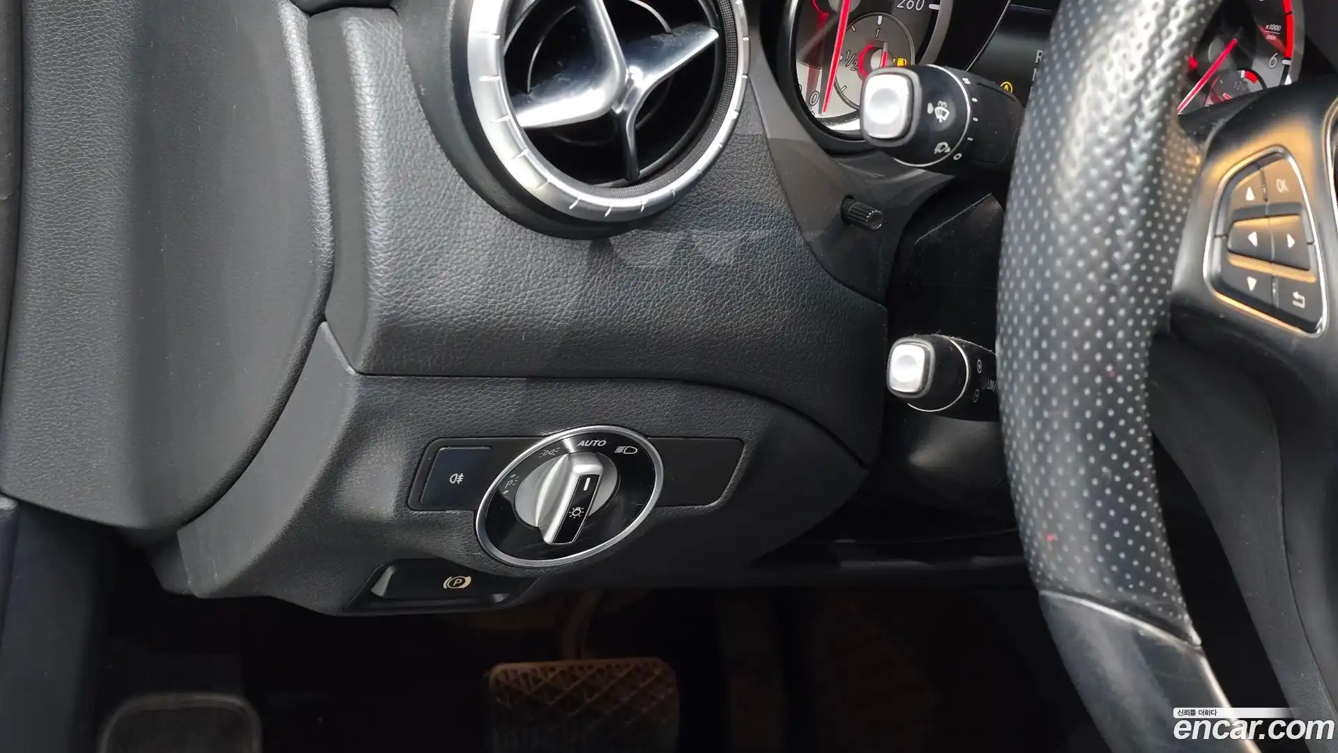 CLA-Class Mercedes-Benz 2015.4-OPTION-017