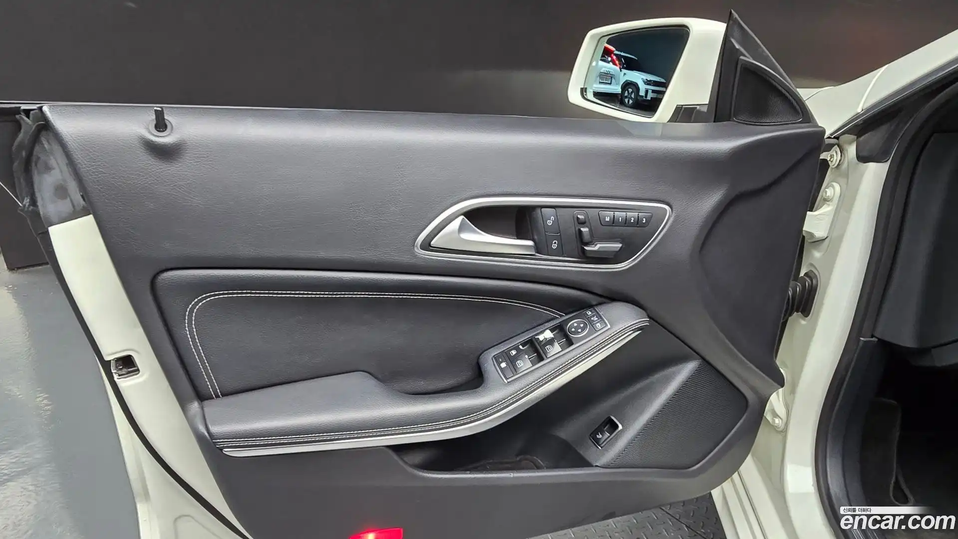 CLA-Class Mercedes-Benz 2015.4-INNER-034