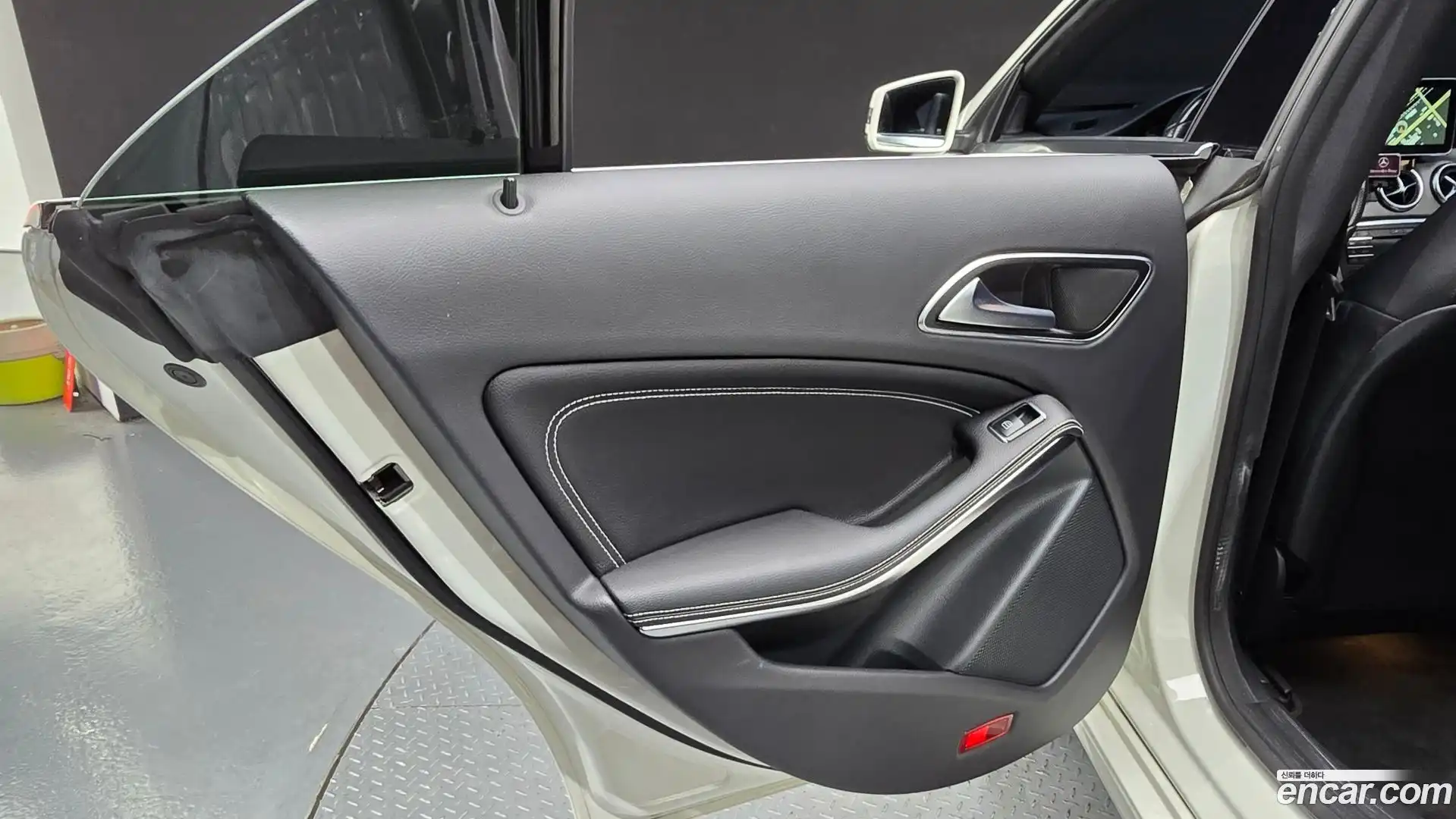 CLA-Class Mercedes-Benz 2015.4-INNER-035