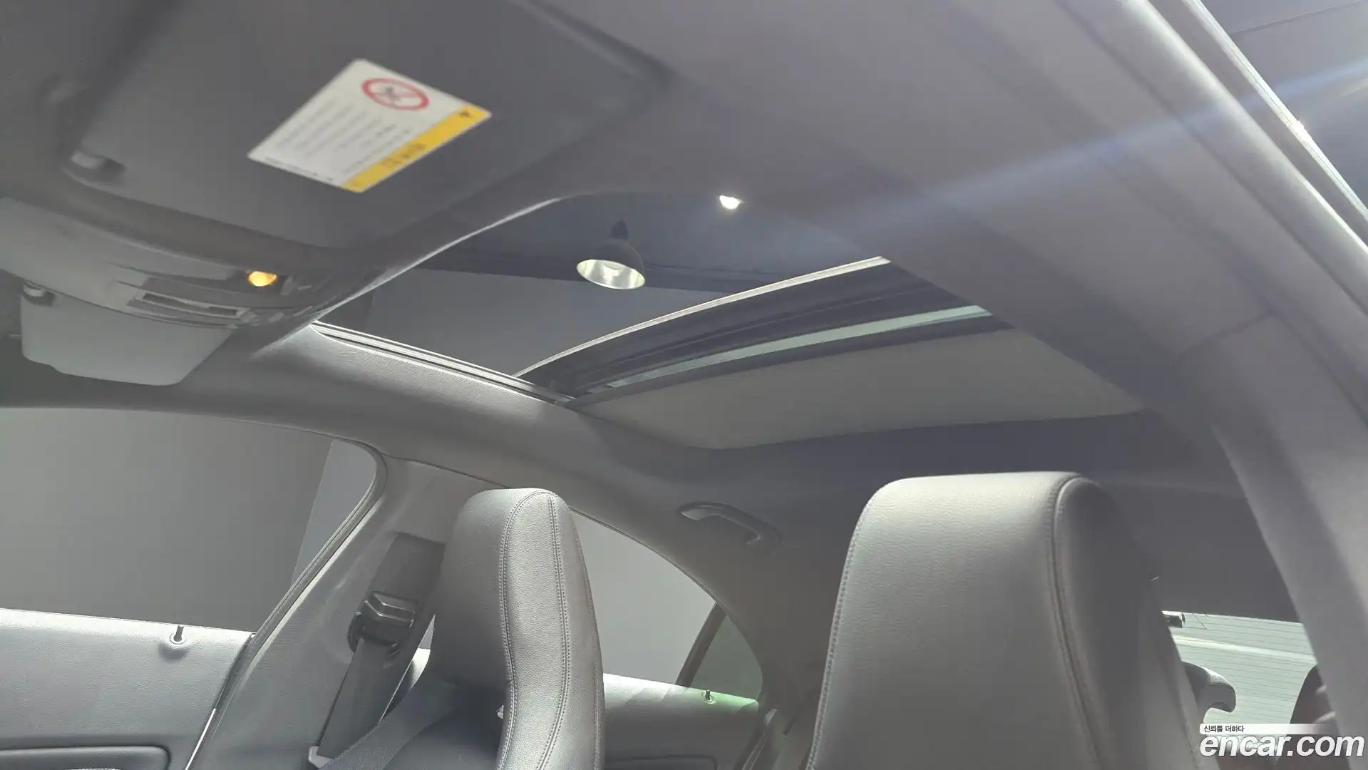 CLA-Class Mercedes-Benz 2015.4-OPTION-040