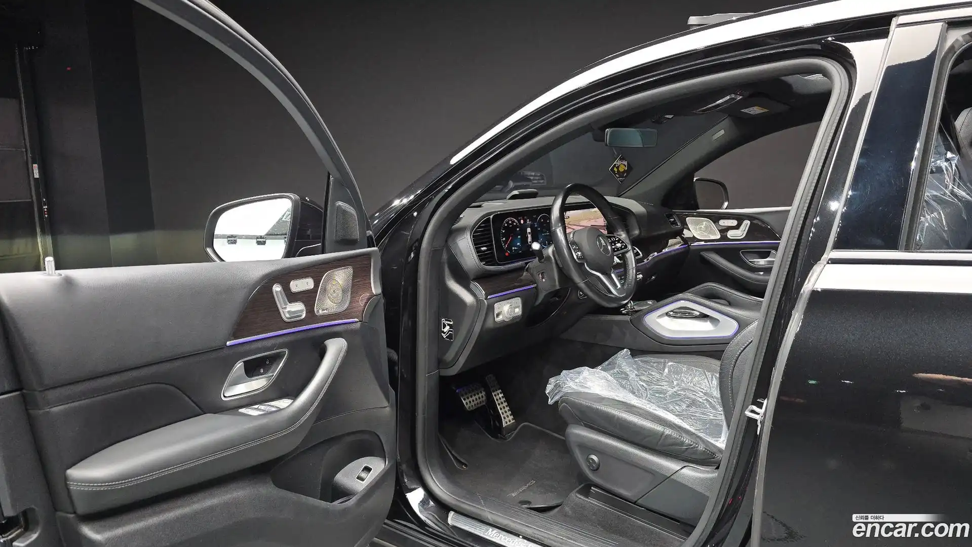 GLE-Class Mercedes-Benz 2022.8-INNER-010