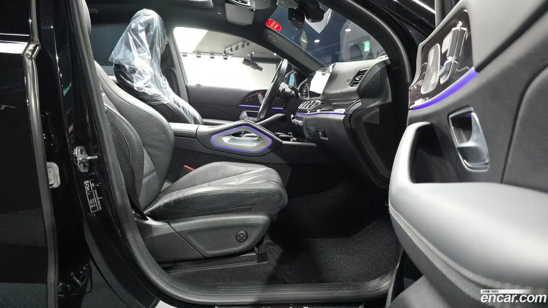 GLE-Class Mercedes-Benz 2022.8-INNER-036