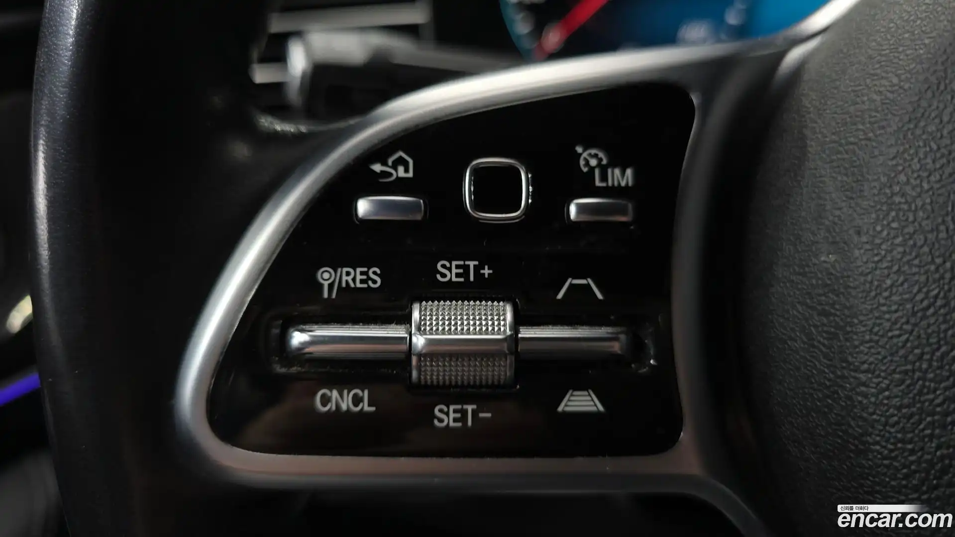 GLE-Class Mercedes-Benz 2022.8-OPTION-042