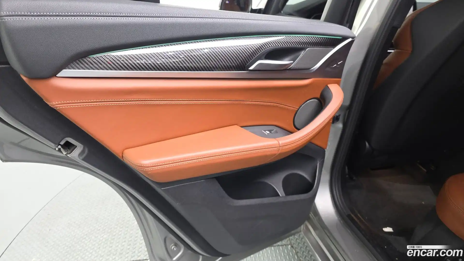 X4M BMW 2021.11-INNER-035