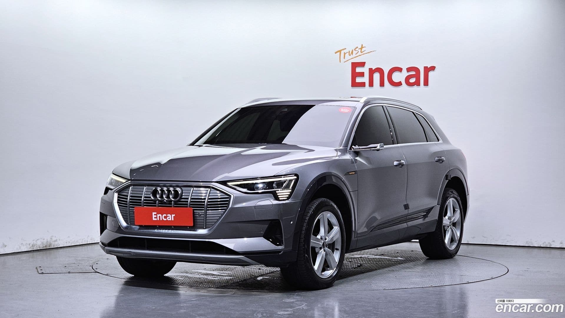 Main__Slider__Photo:e-tron Audi 2021.6-0