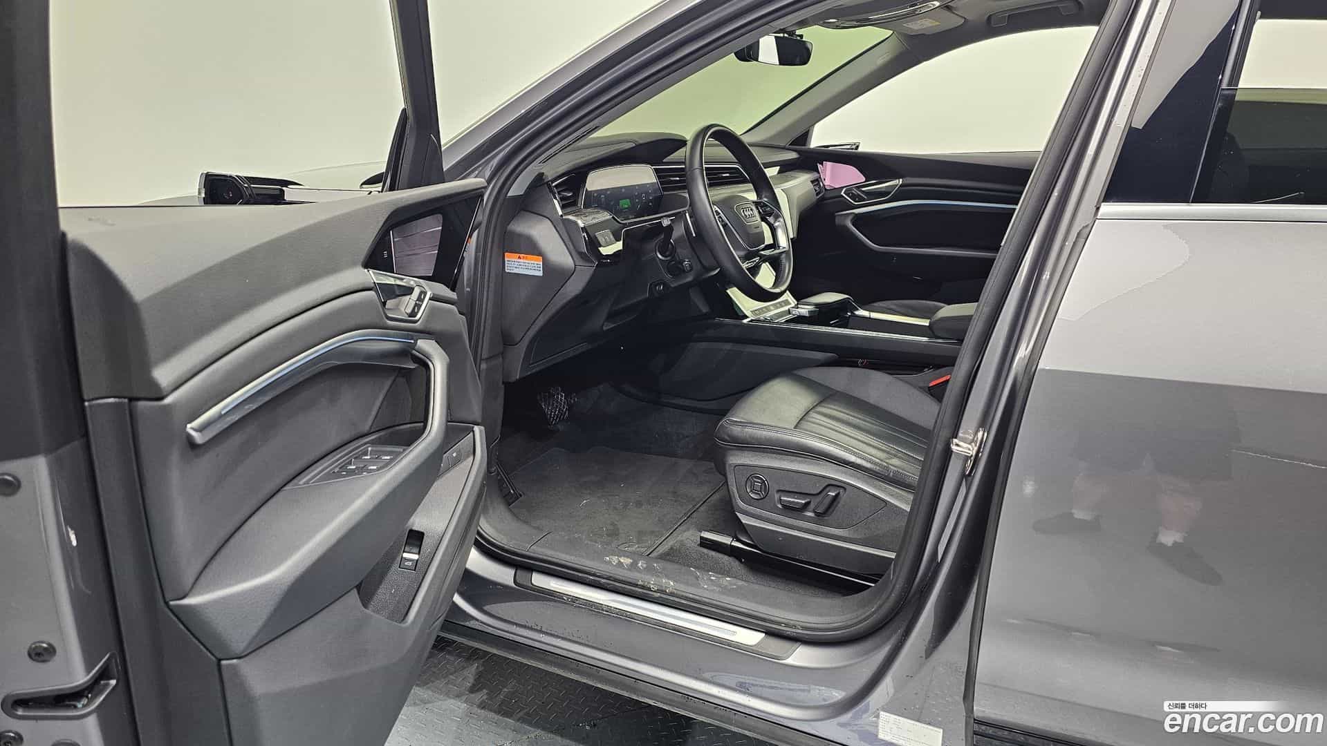 e-tron Audi 2021.6-INNER-010