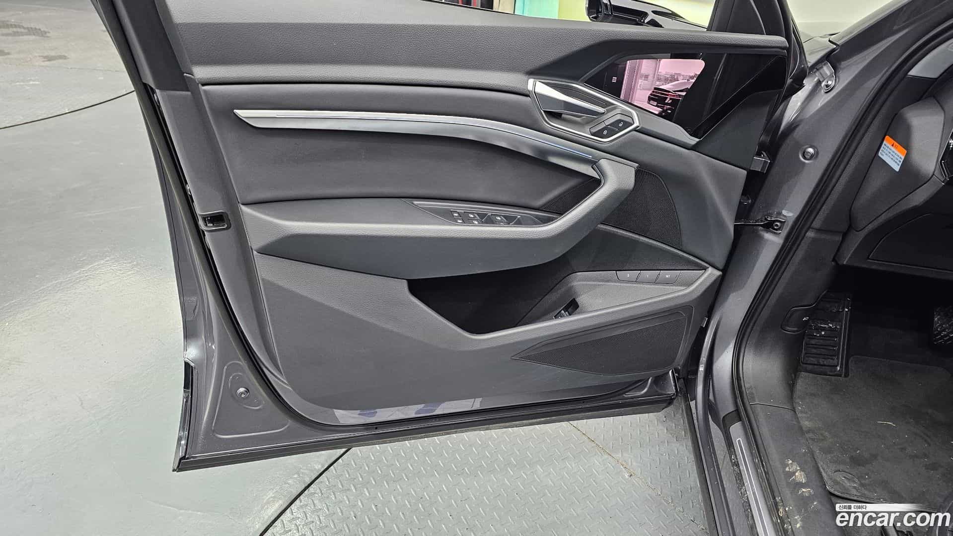 e-tron Audi 2021.6-INNER-034