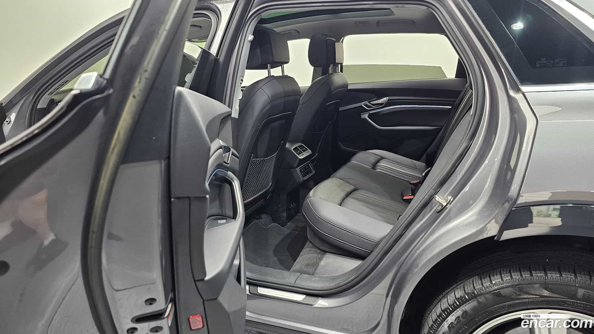 e-tron Audi 2021.6-INNER-036
