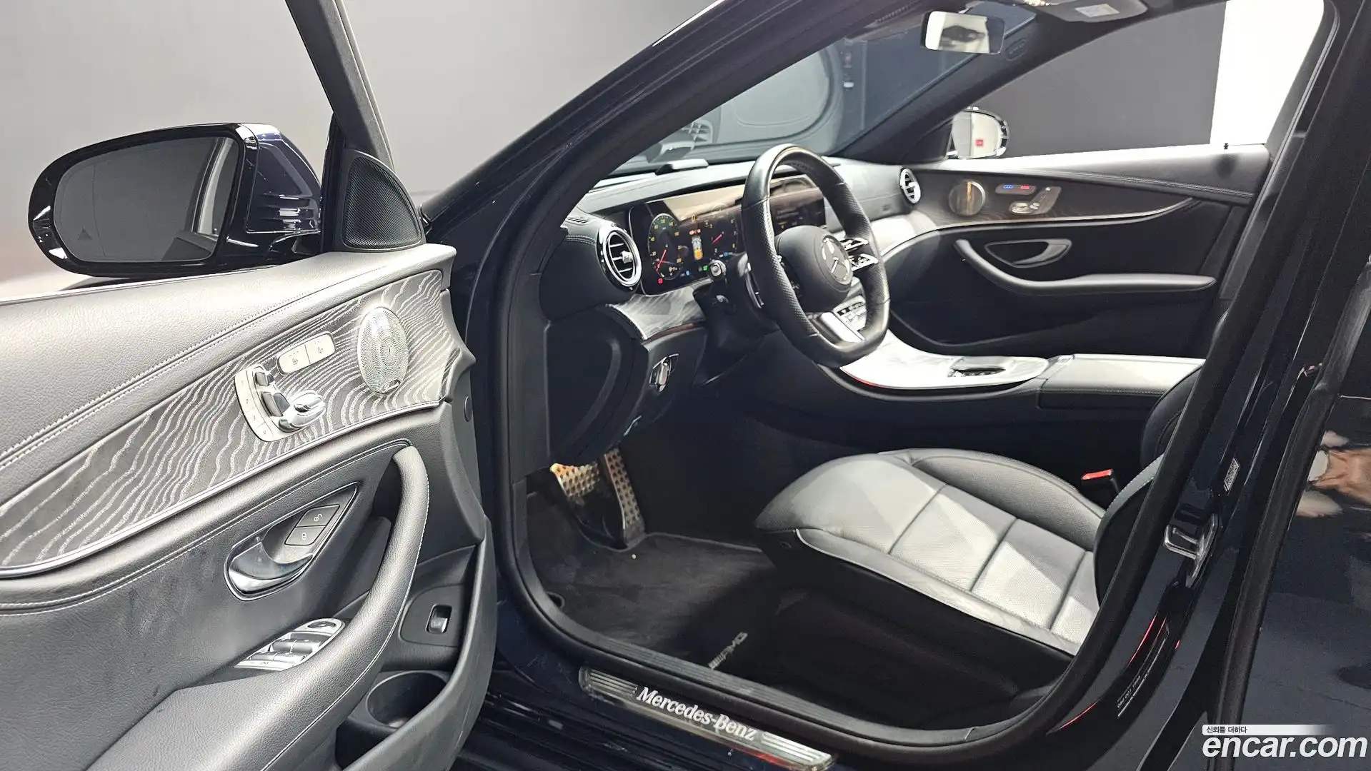 E-Class Mercedes-Benz 2022.4-INNER-010