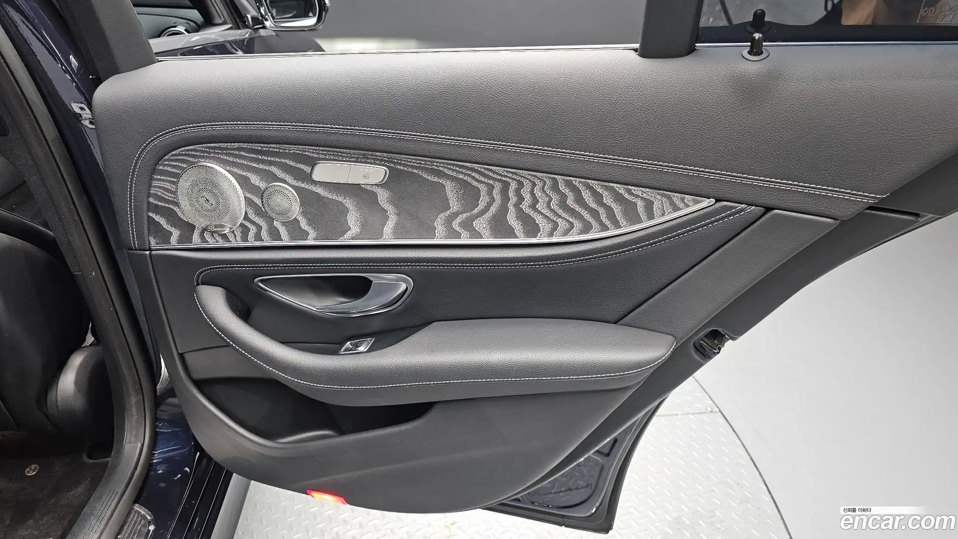 E-Class Mercedes-Benz 2022.4-INNER-035