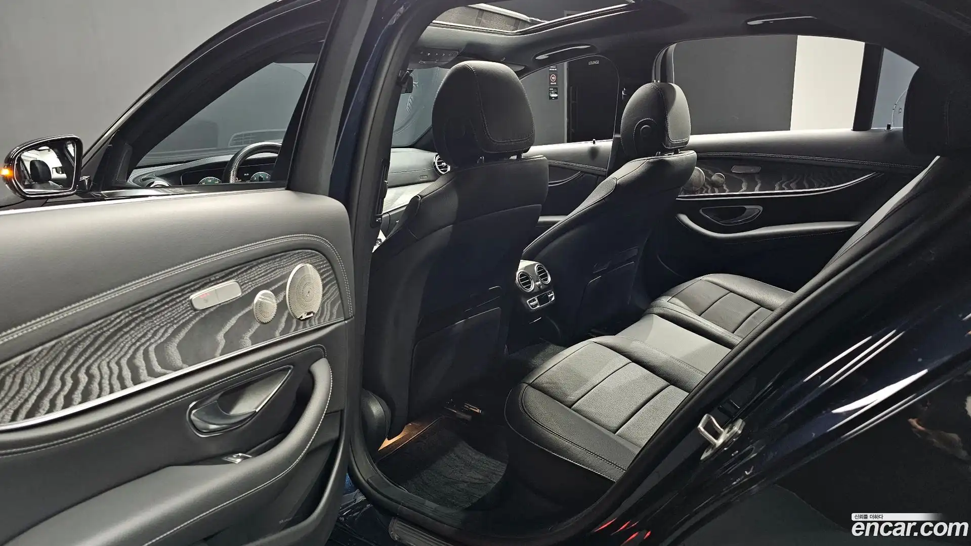 E-Class Mercedes-Benz 2022.4-INNER-036