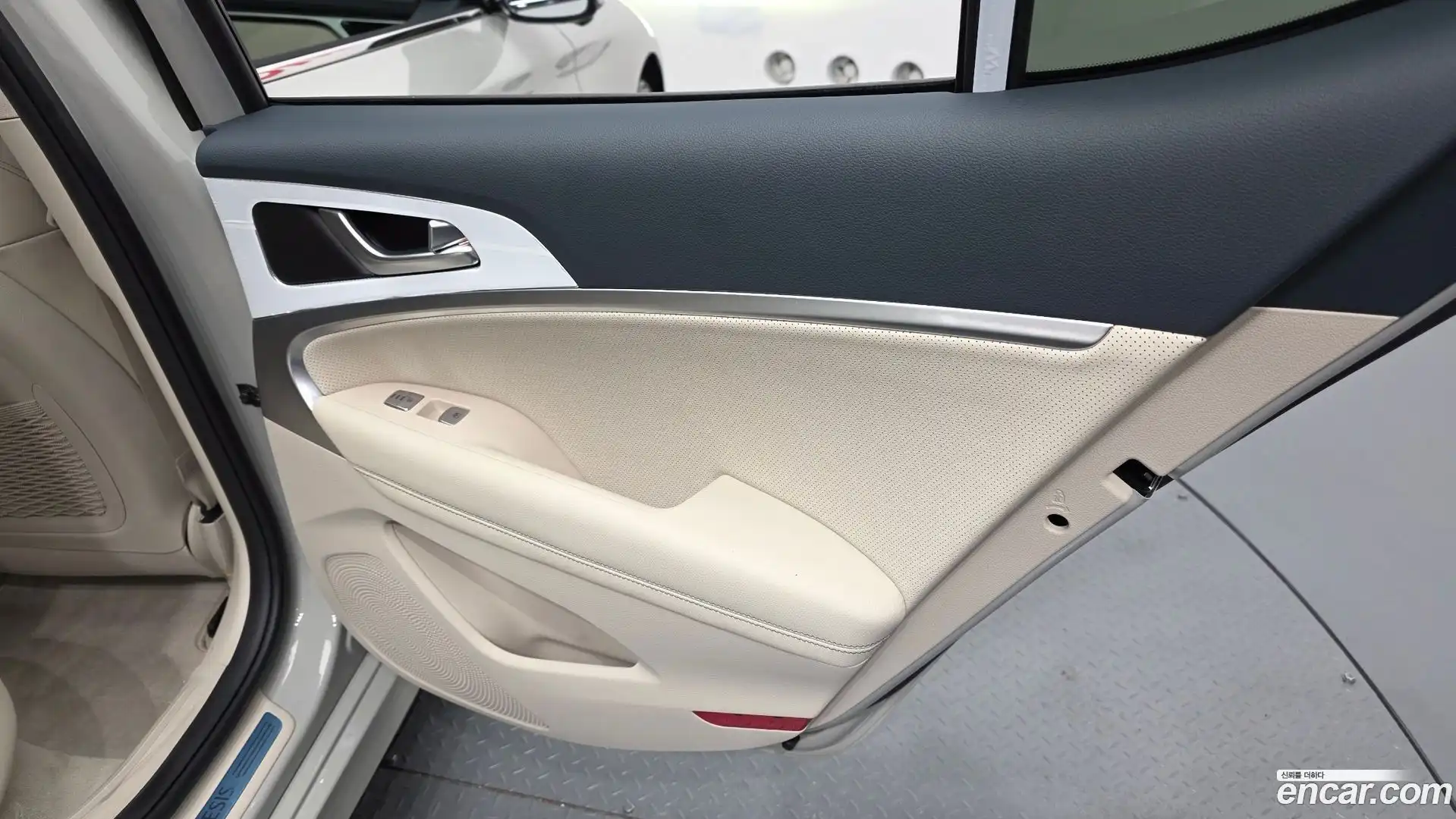 G70 Genesis 2025.11-INNER-035