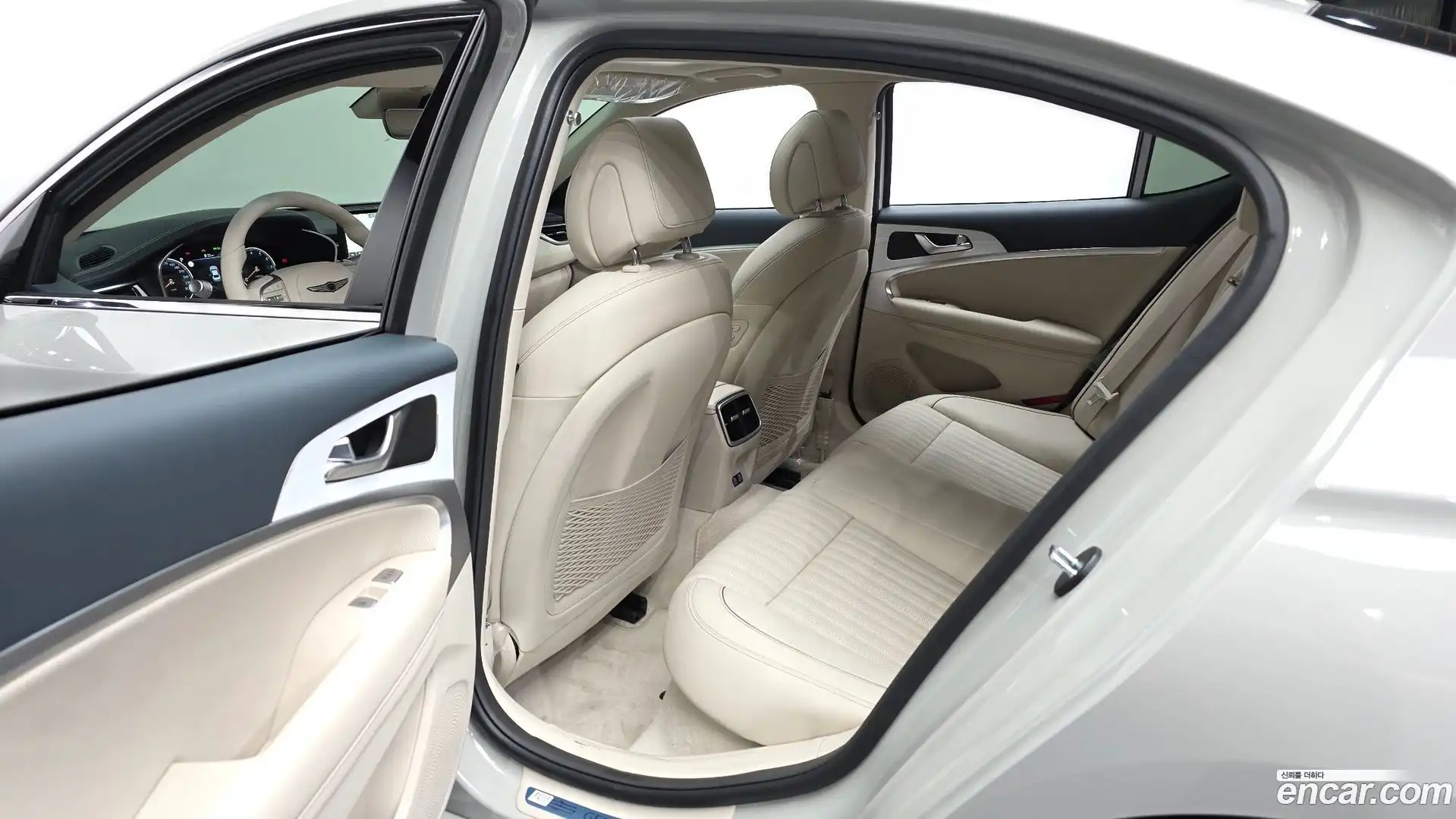 G70 Genesis 2025.11-INNER-036