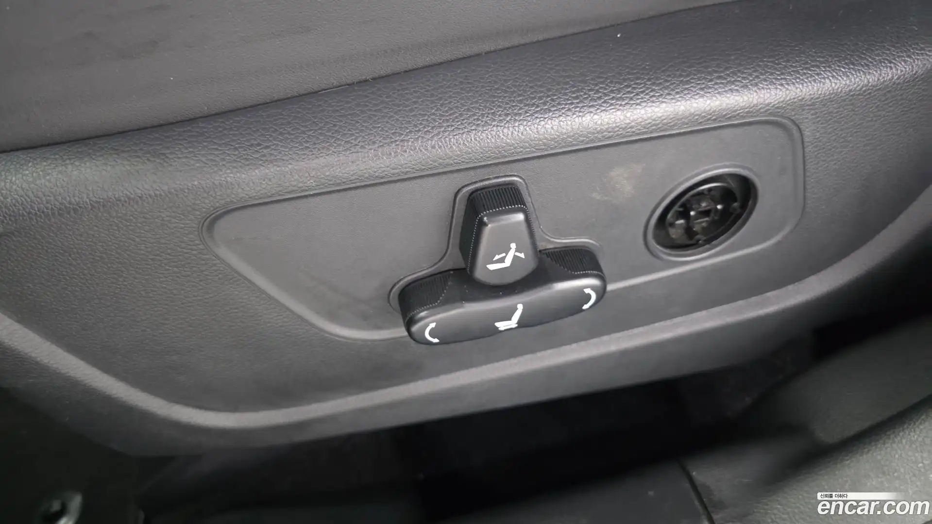 KORANDO KG Mobility 2019.9-OPTION-044