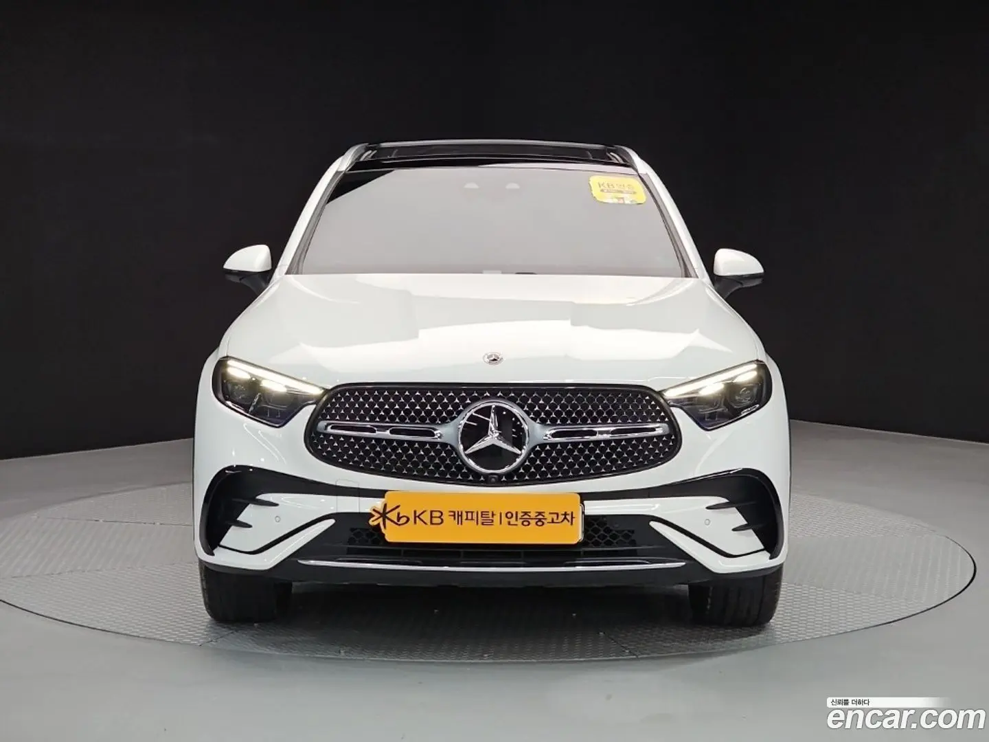 Main__Slider__Photo:GLC-Class Mercedes-Benz 2023.9-0