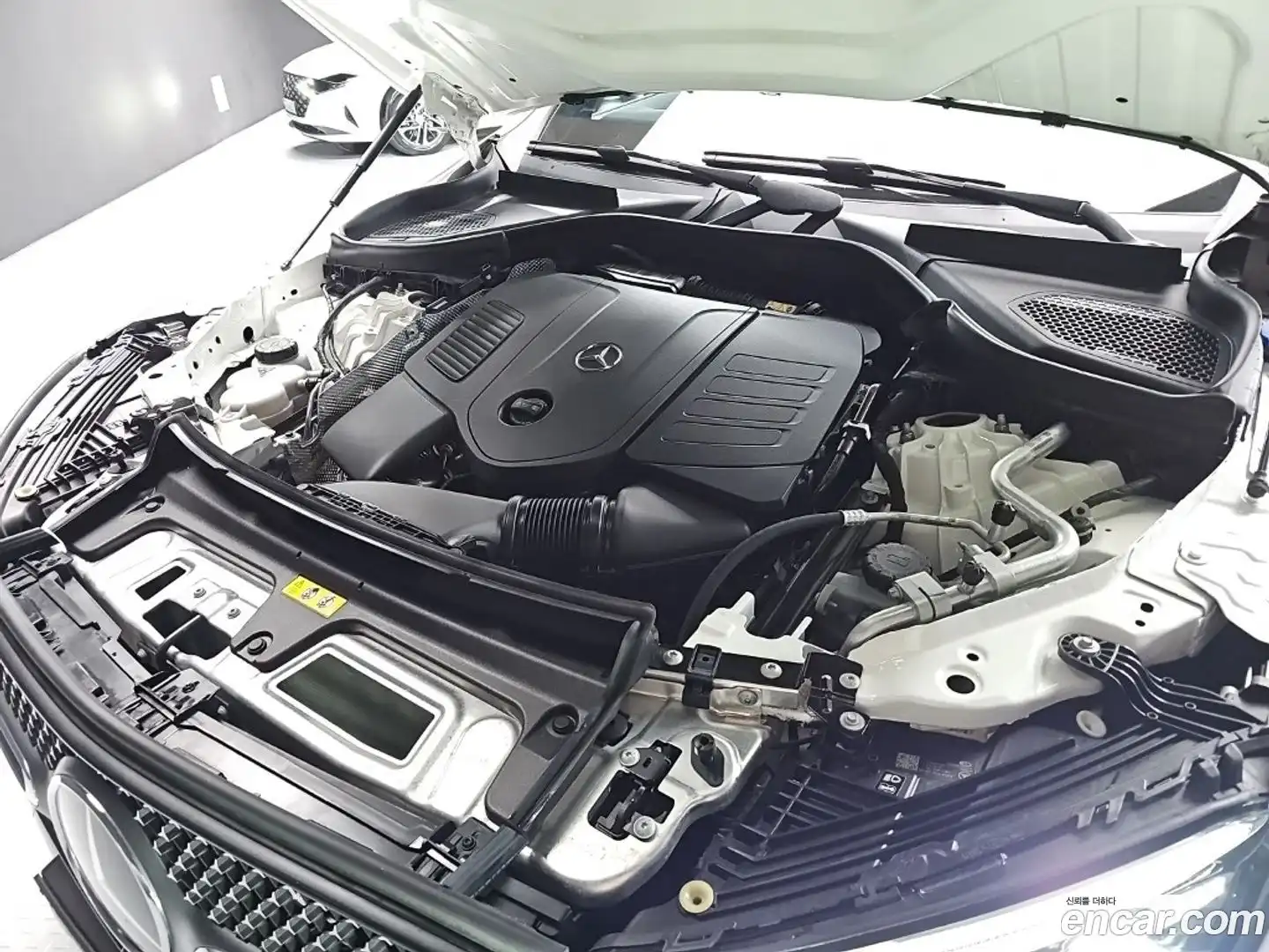 GLC-Class Mercedes-Benz 2023.9-OUTER-006