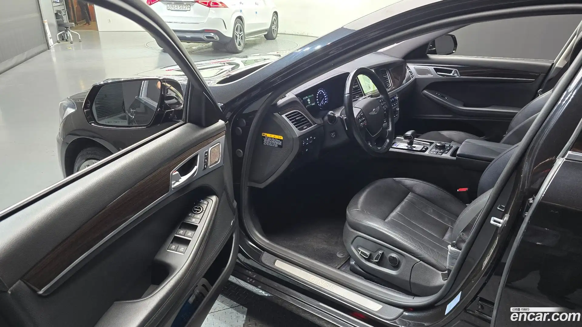 G80 Genesis 2019.0-INNER-010