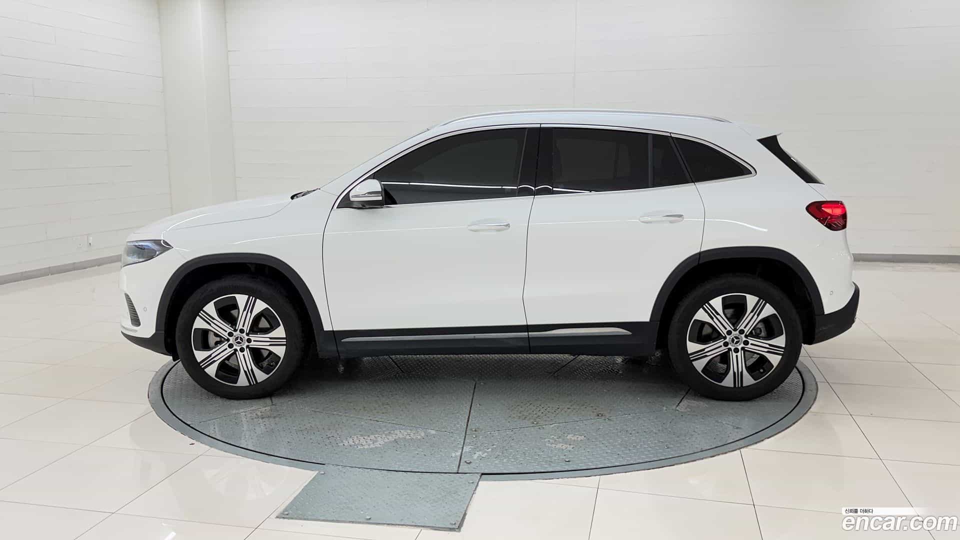 EQA Mercedes-Benz 2025.7-OUTER-002
