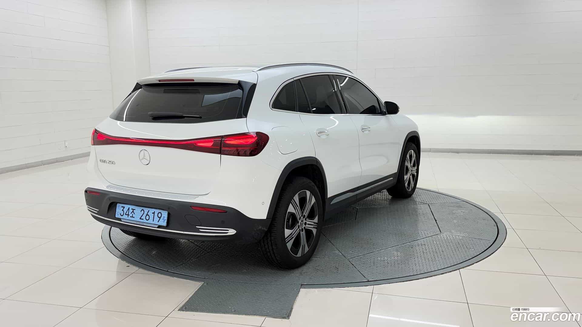EQA Mercedes-Benz 2025.7-OUTER-005