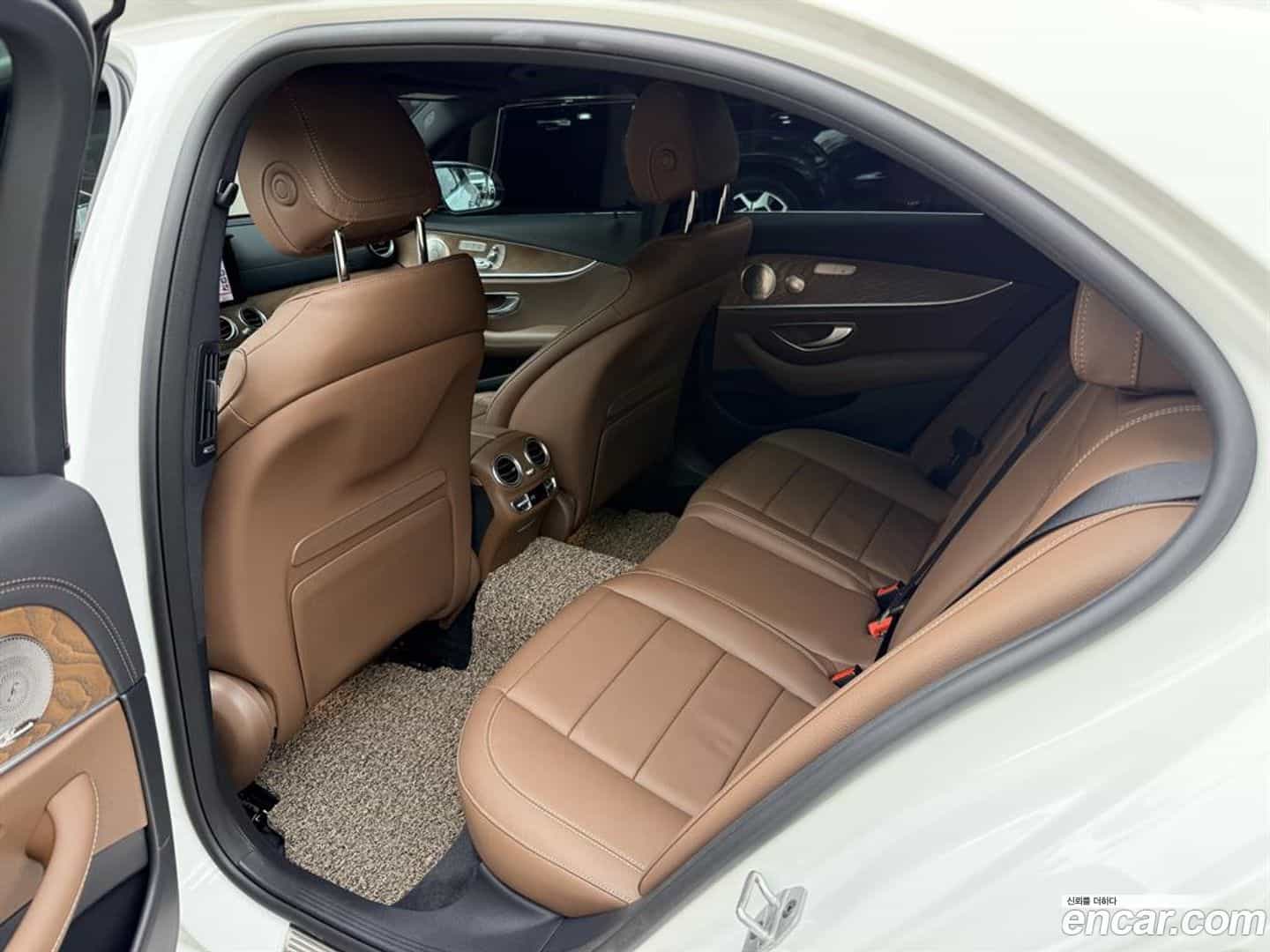 E-Class Mercedes-Benz 2021.2-INNER-010