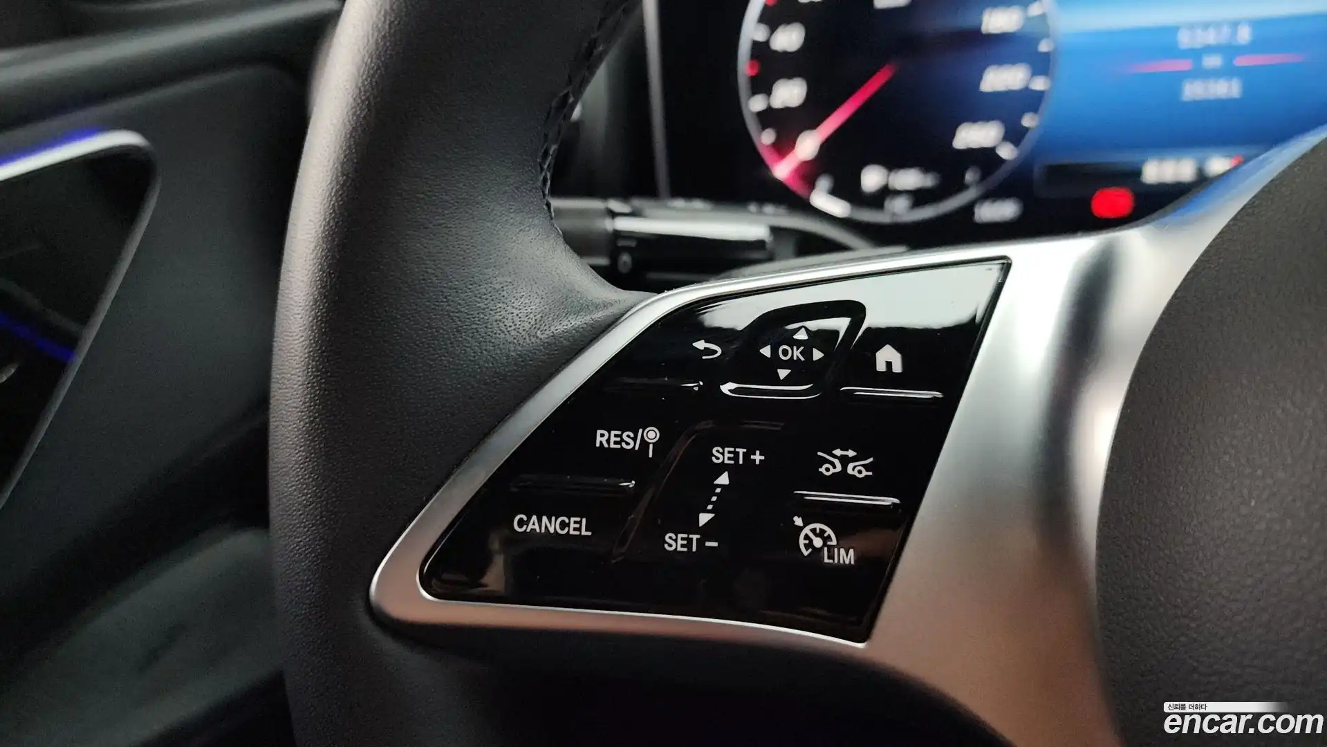 C-Class Mercedes-Benz 2023.8-OPTION-020