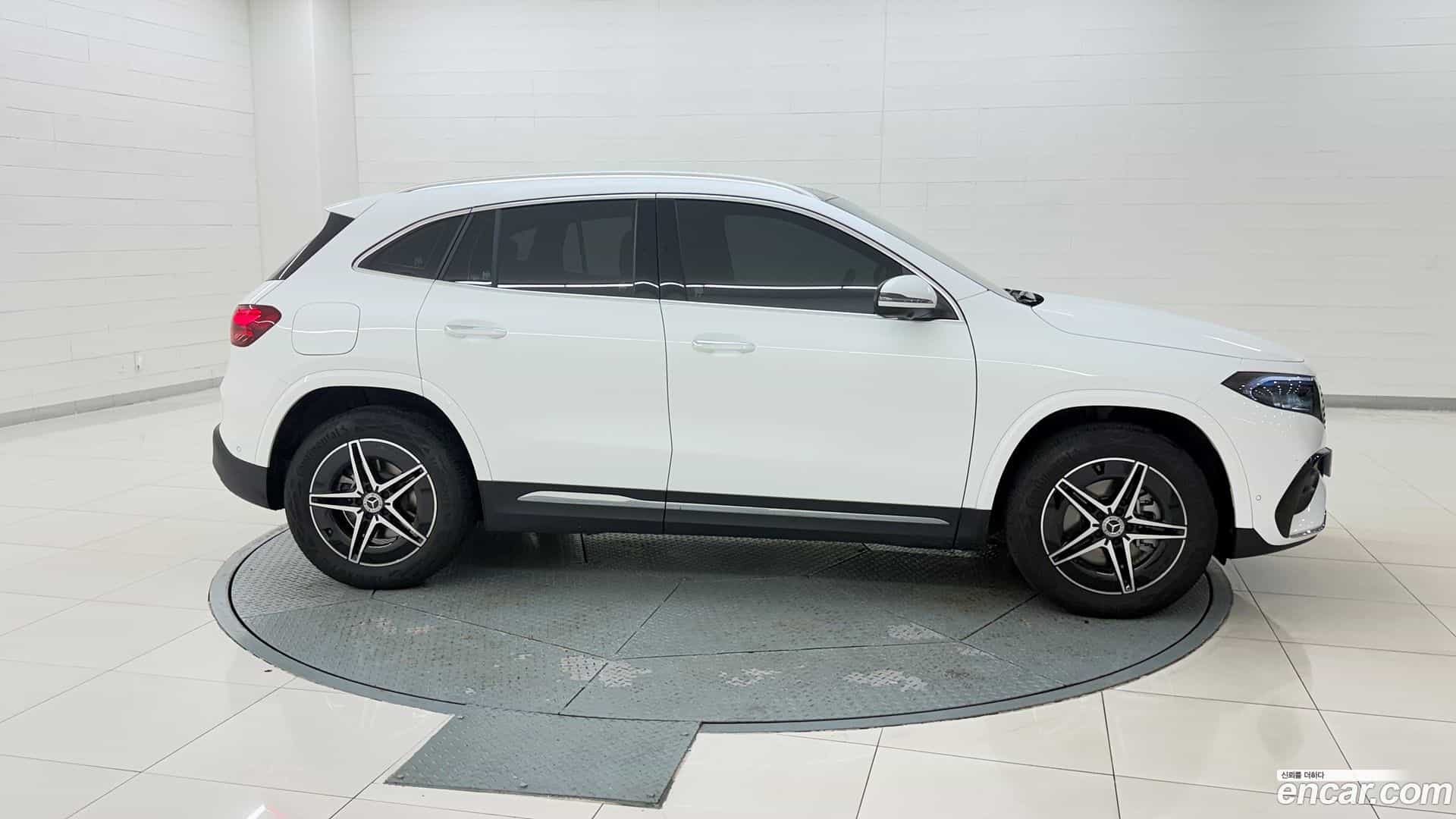 EQA Mercedes-Benz 2025.7-OUTER-006