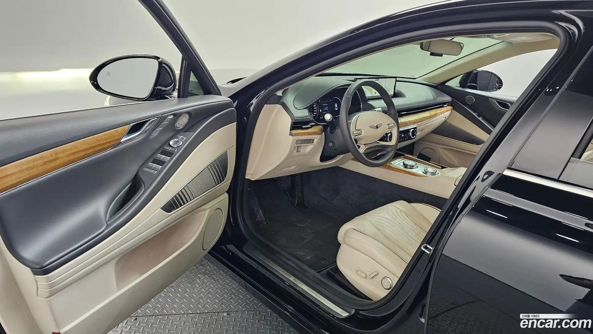 G80 Genesis 2023.0-INNER-010