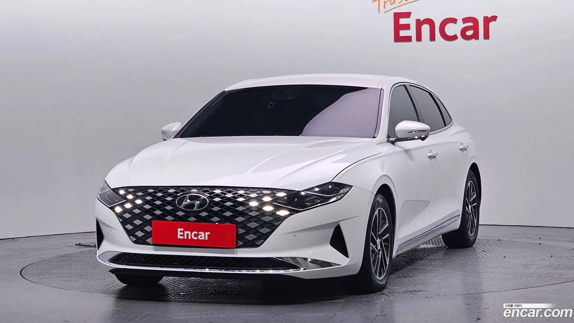 Main__Slider__Photo:Grandeur Hyundai 2020.6-0