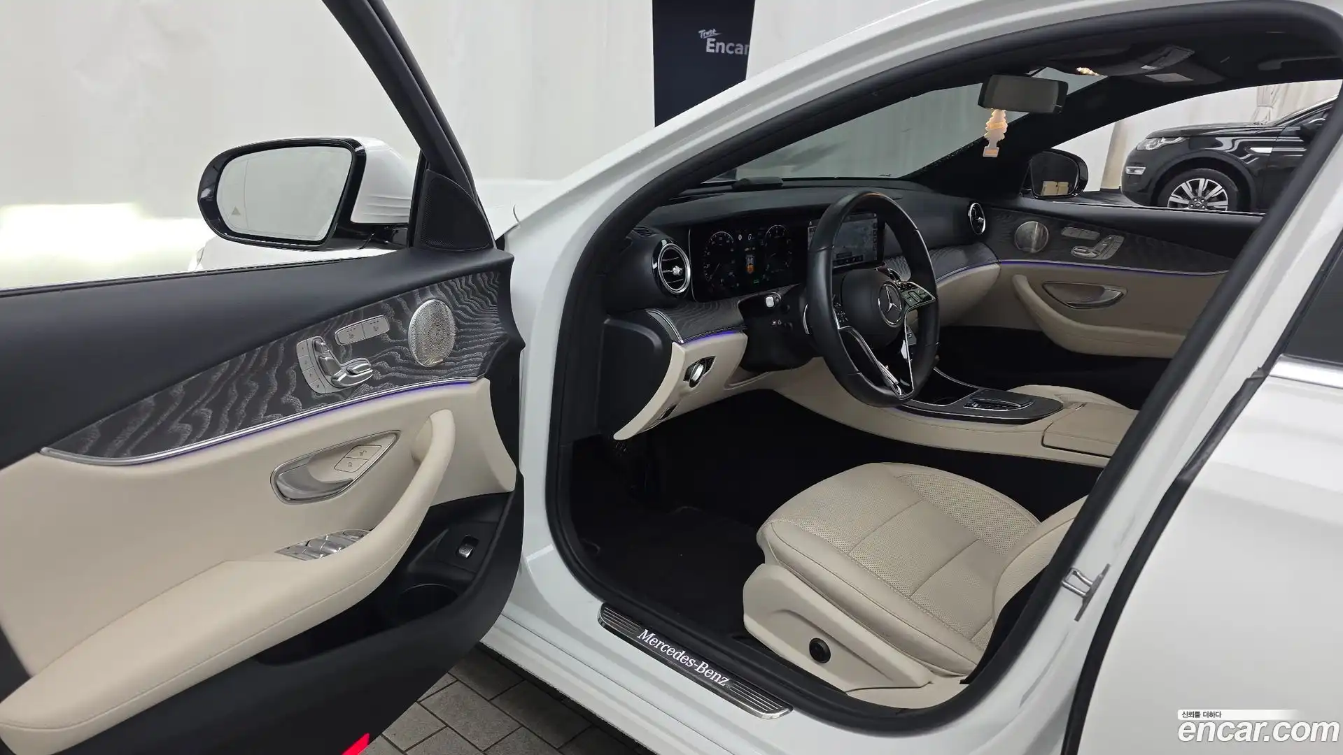 E-Class Mercedes-Benz 2022.4-INNER-010