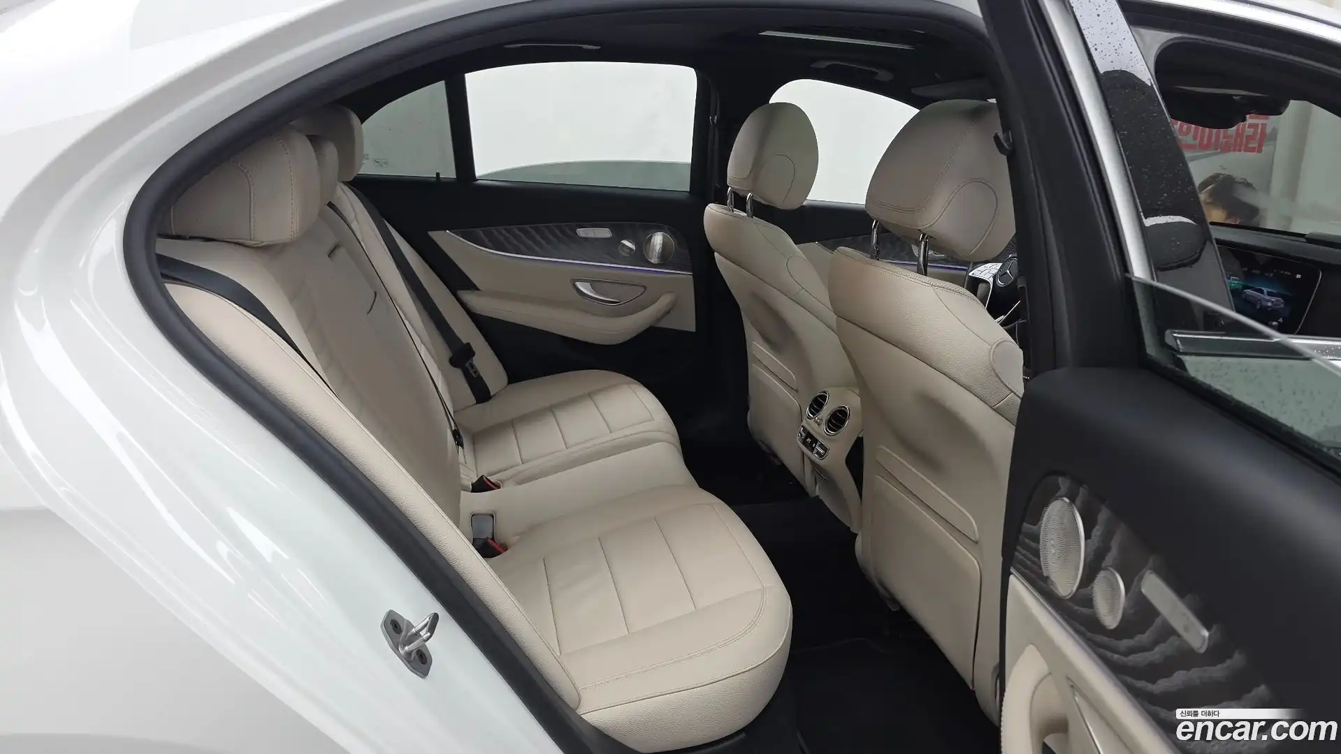 E-Class Mercedes-Benz 2022.4-OPTION-016