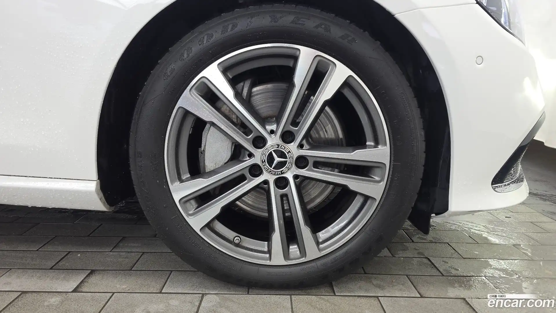 E-Class Mercedes-Benz 2022.4-OUTER-031